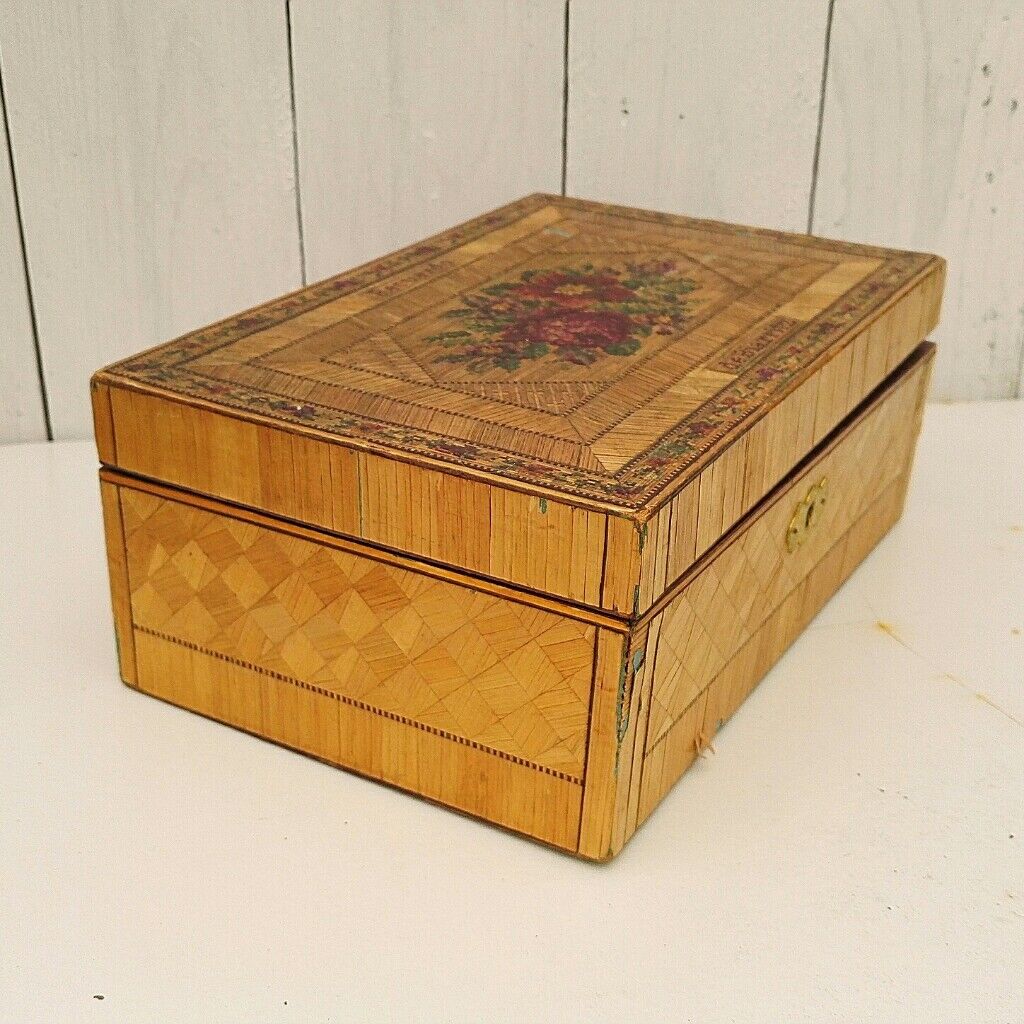 Straw marquetry box souvenir of vintage Biarritz