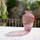 Vase en verre moulé rose
