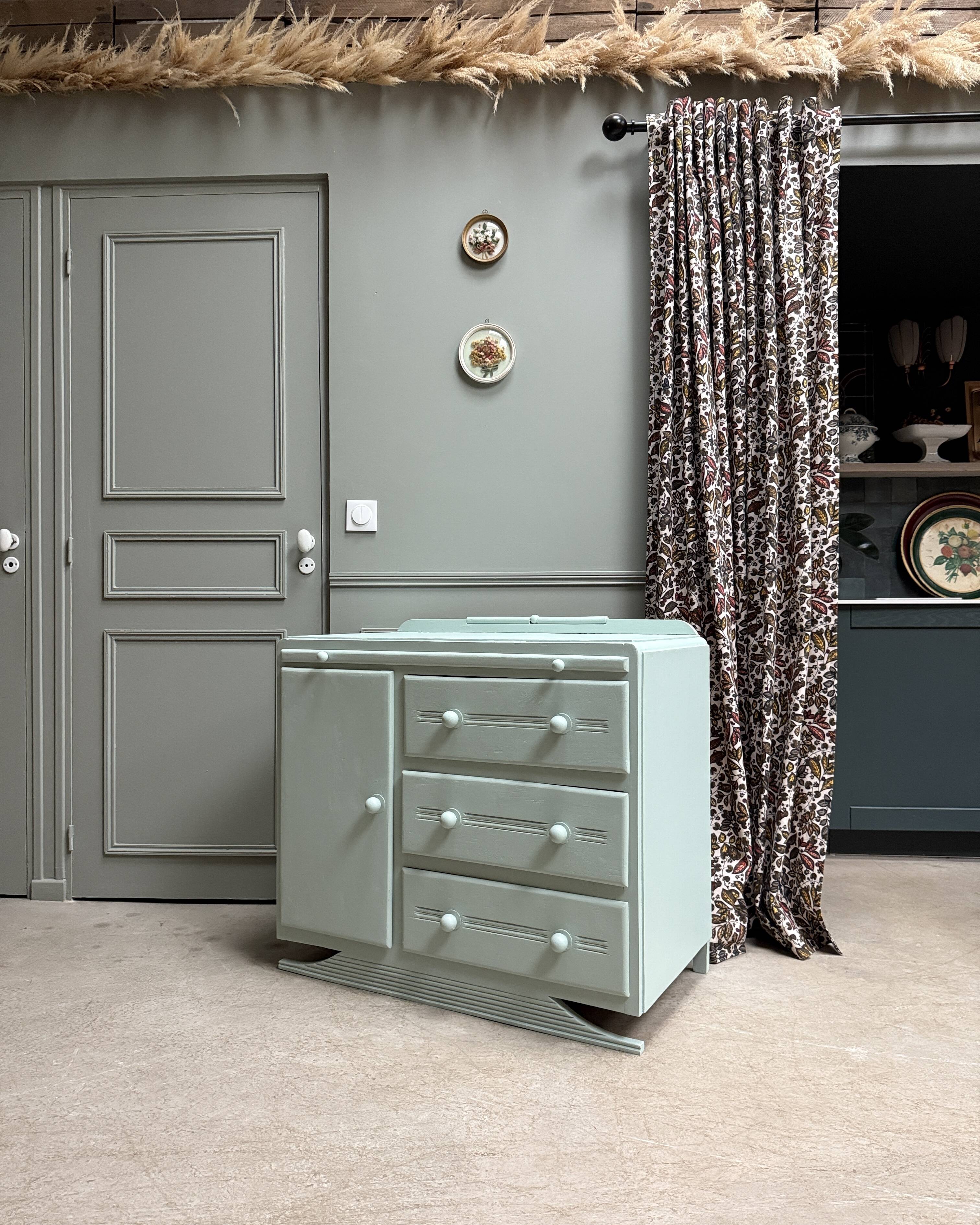 Art Deco chest of drawers