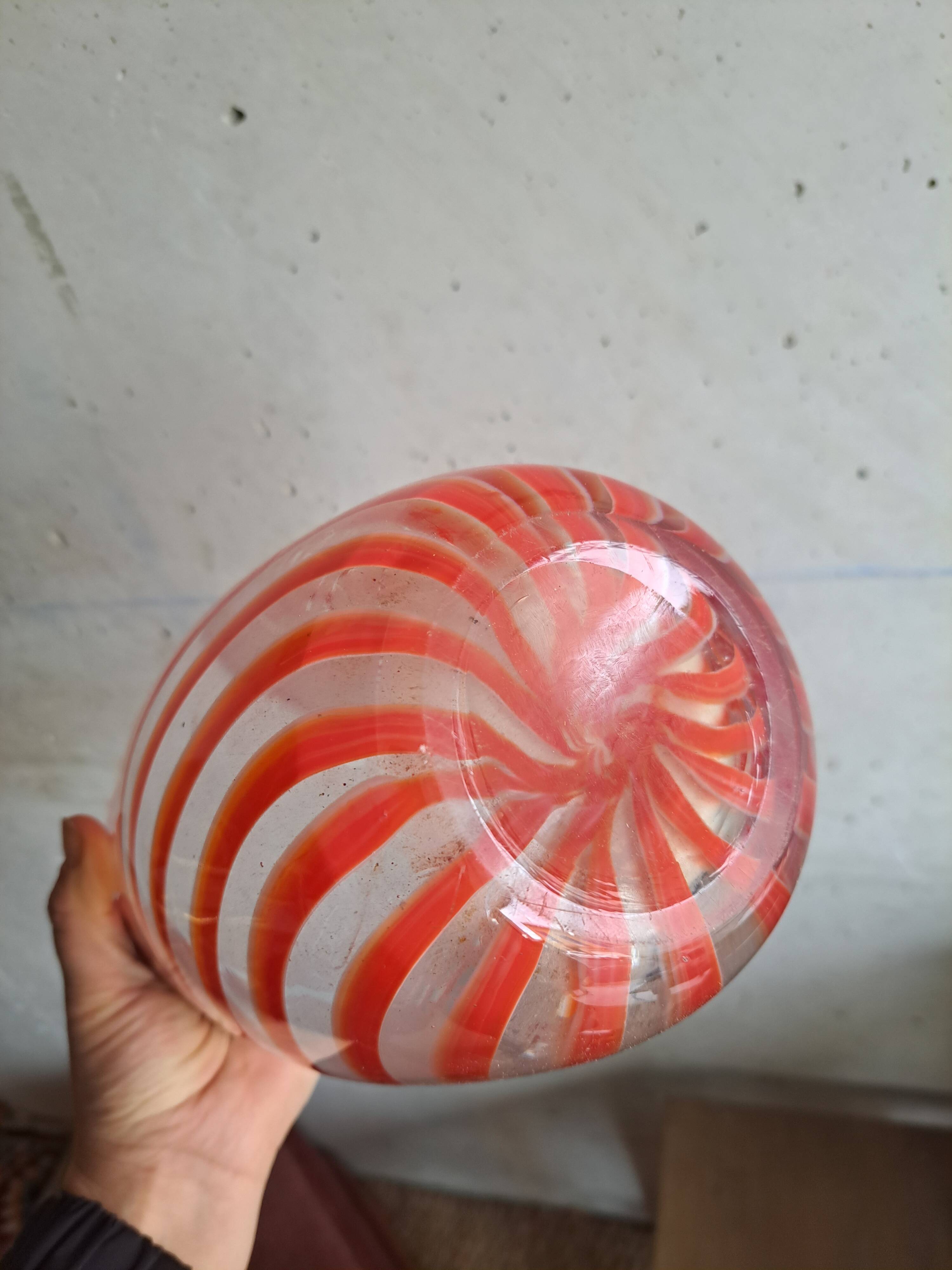 Blown glass vase with red spirals - Murano