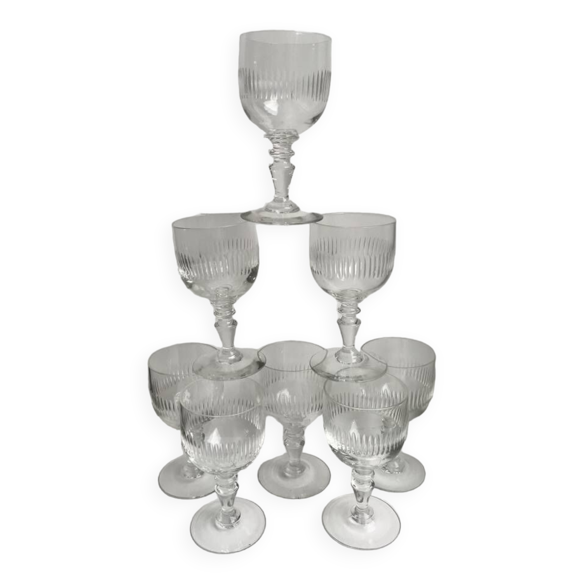 Ensemble de 8 verres à pied en verre moulé années 30 début XXème