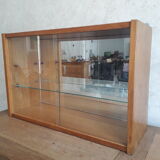 Wall display case in vintage oak veneer
