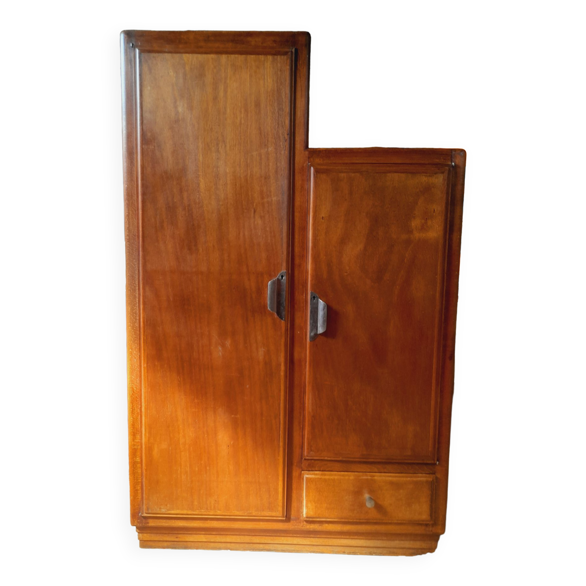 Asymmetrical cabinet 50's