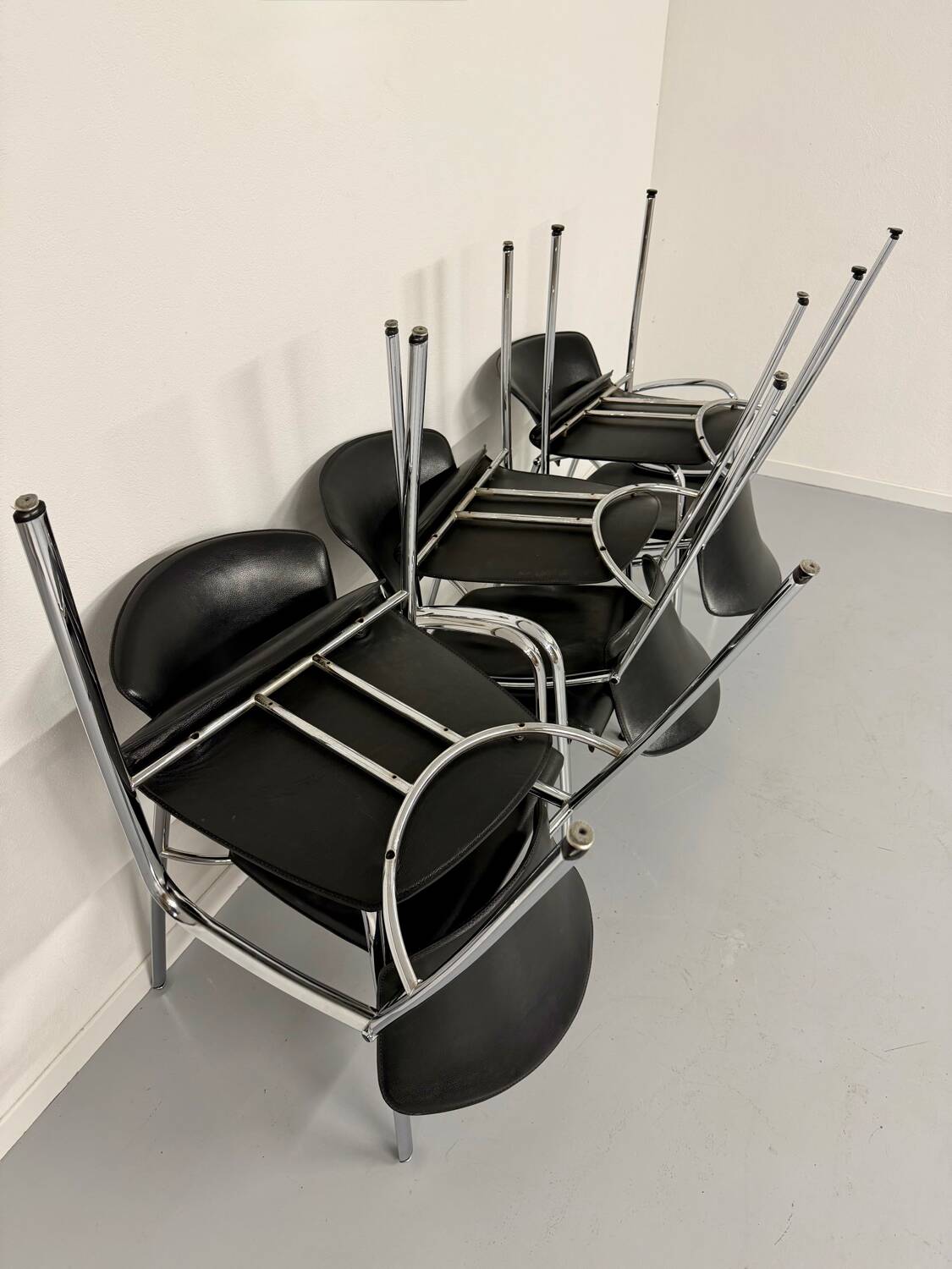 6 black leather and chrome metal chairs Brayton International vintage sa