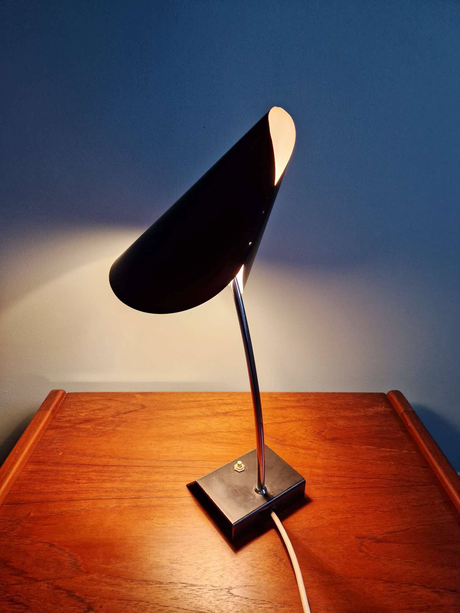 Chrome and black lacquered metal desk lamp, design by Josef Hurka, Napako, 1950.