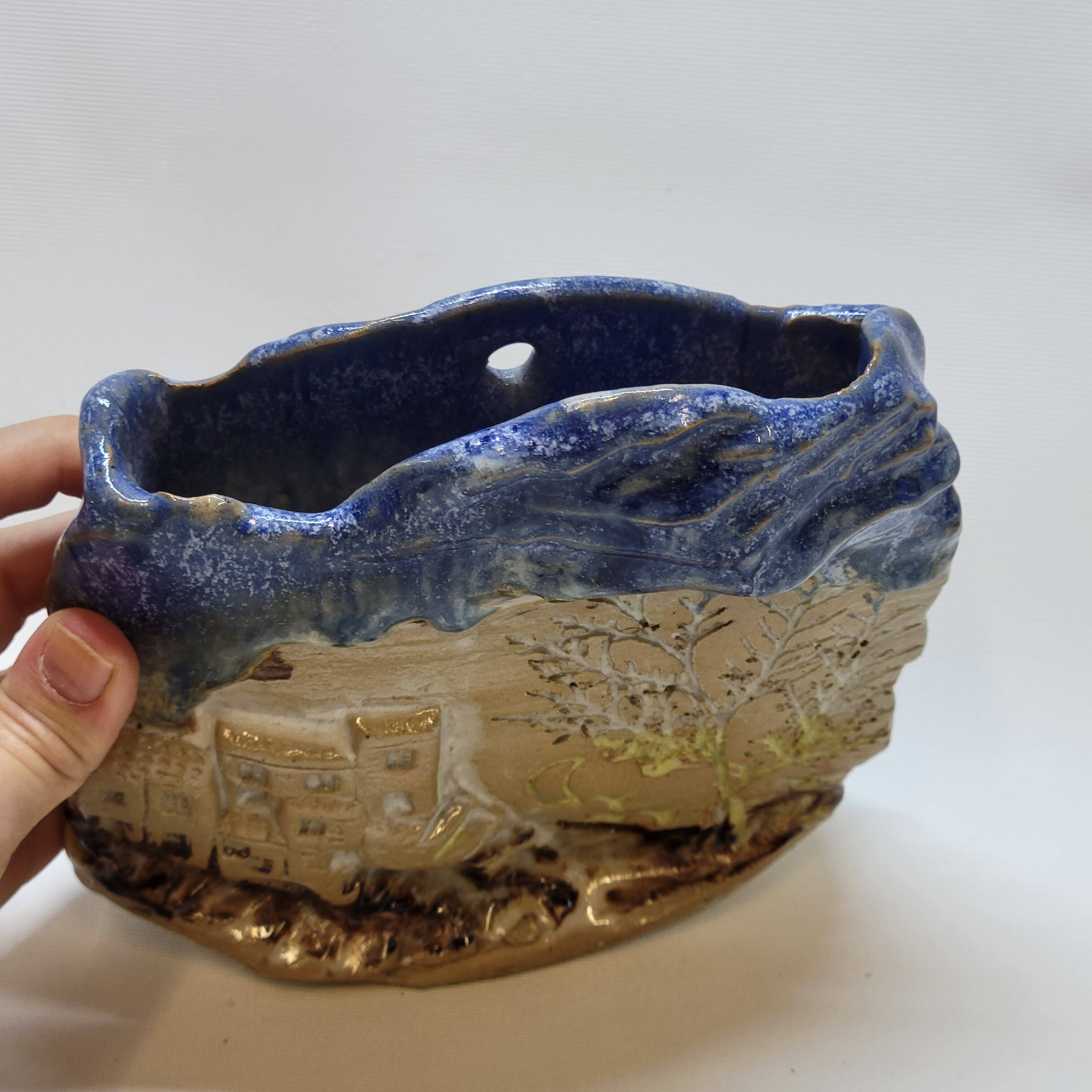 Céramique poterie vase en relief signé angilella