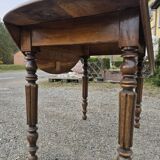 Extendable/foldable round table in walnut