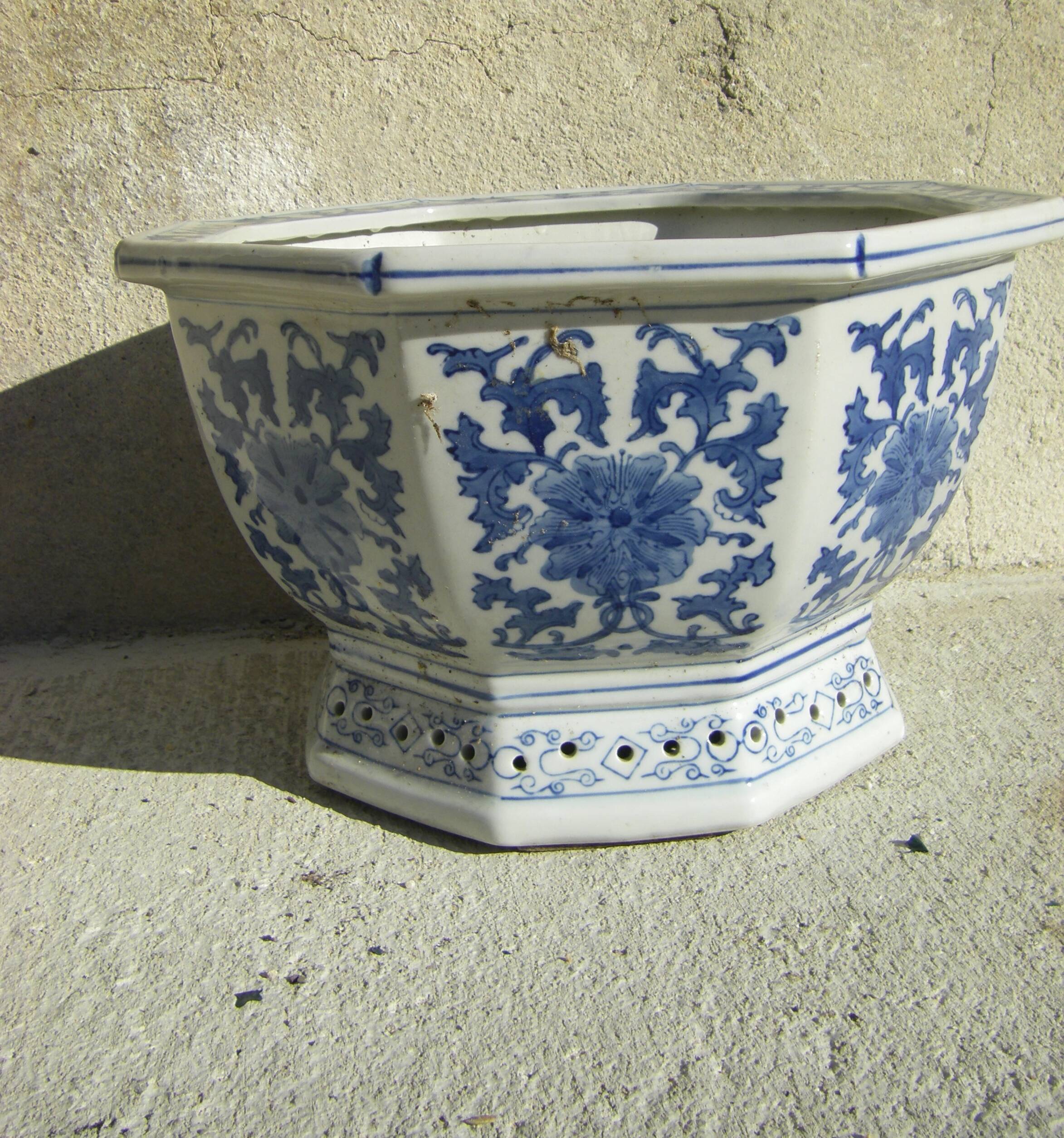 Chinese pot cover