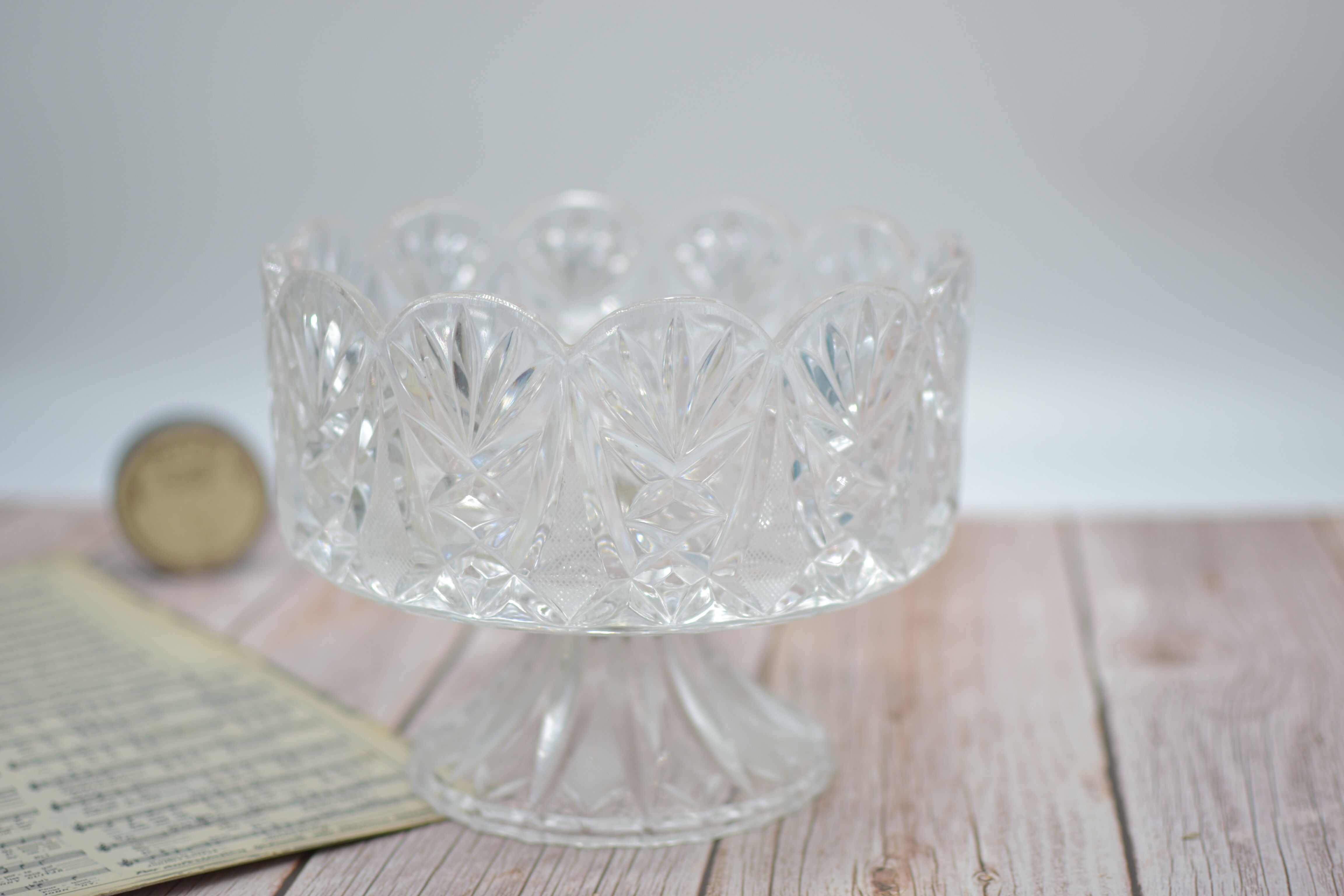 Crystal fruit cup with rounded edges