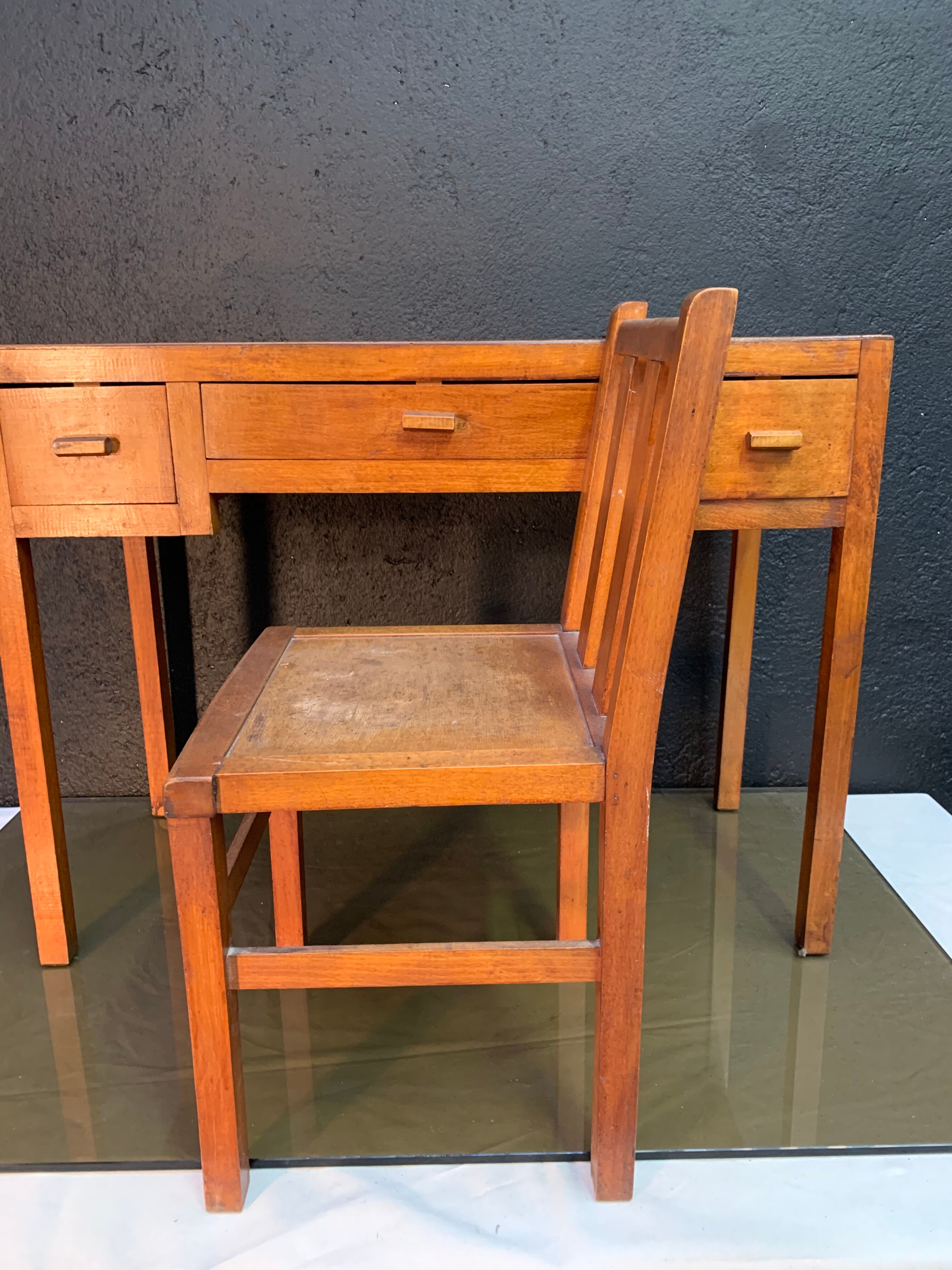 Bureau d’enfant avec sa chaise epoque art deco