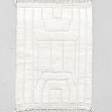 Ecru Beni Ouarain Berber rug with motifs engraved in the weft, 1.53 x 1.07 m