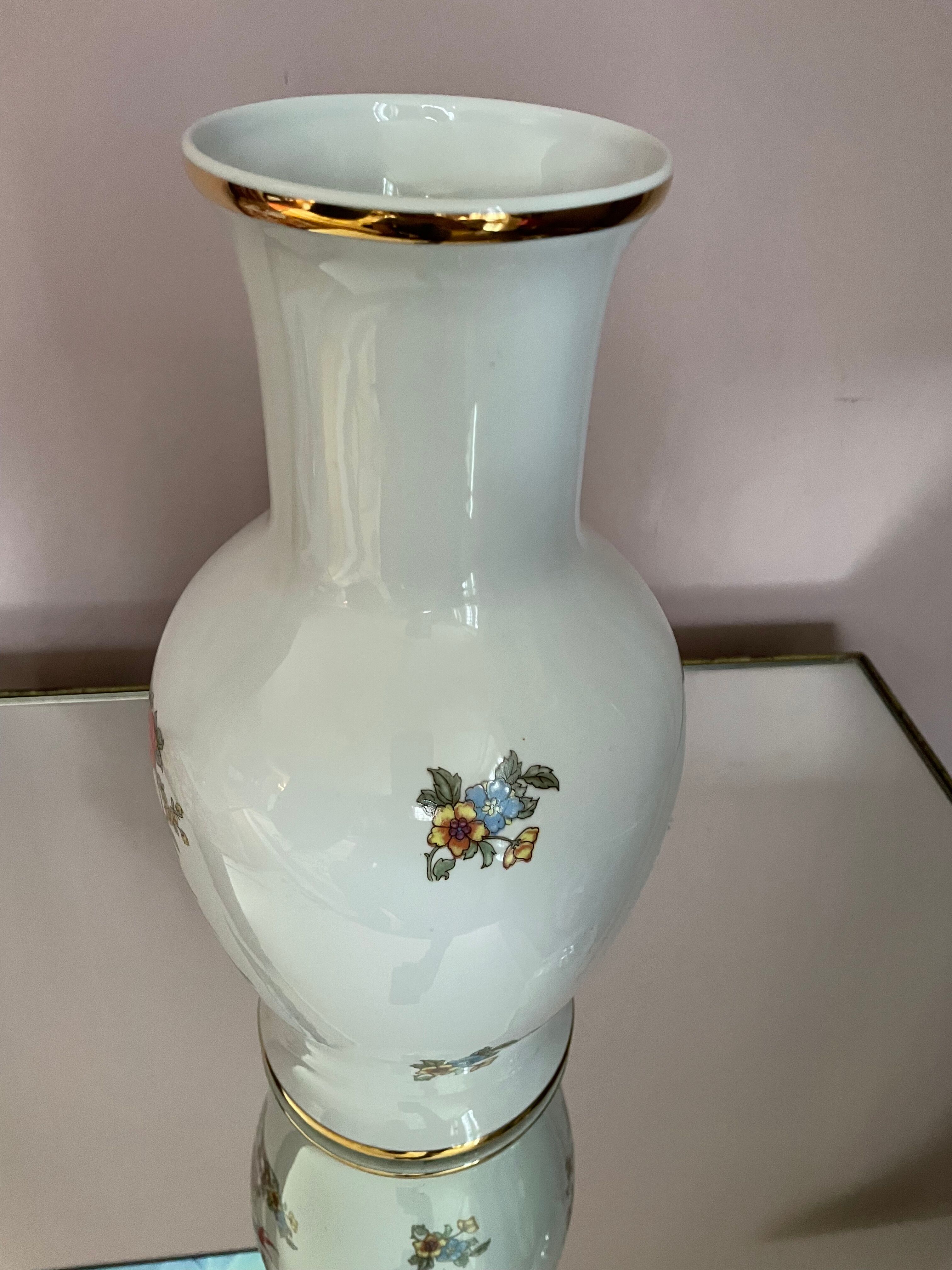 Porcelain vase motifs birds and flowers from Hollohàza Hungary