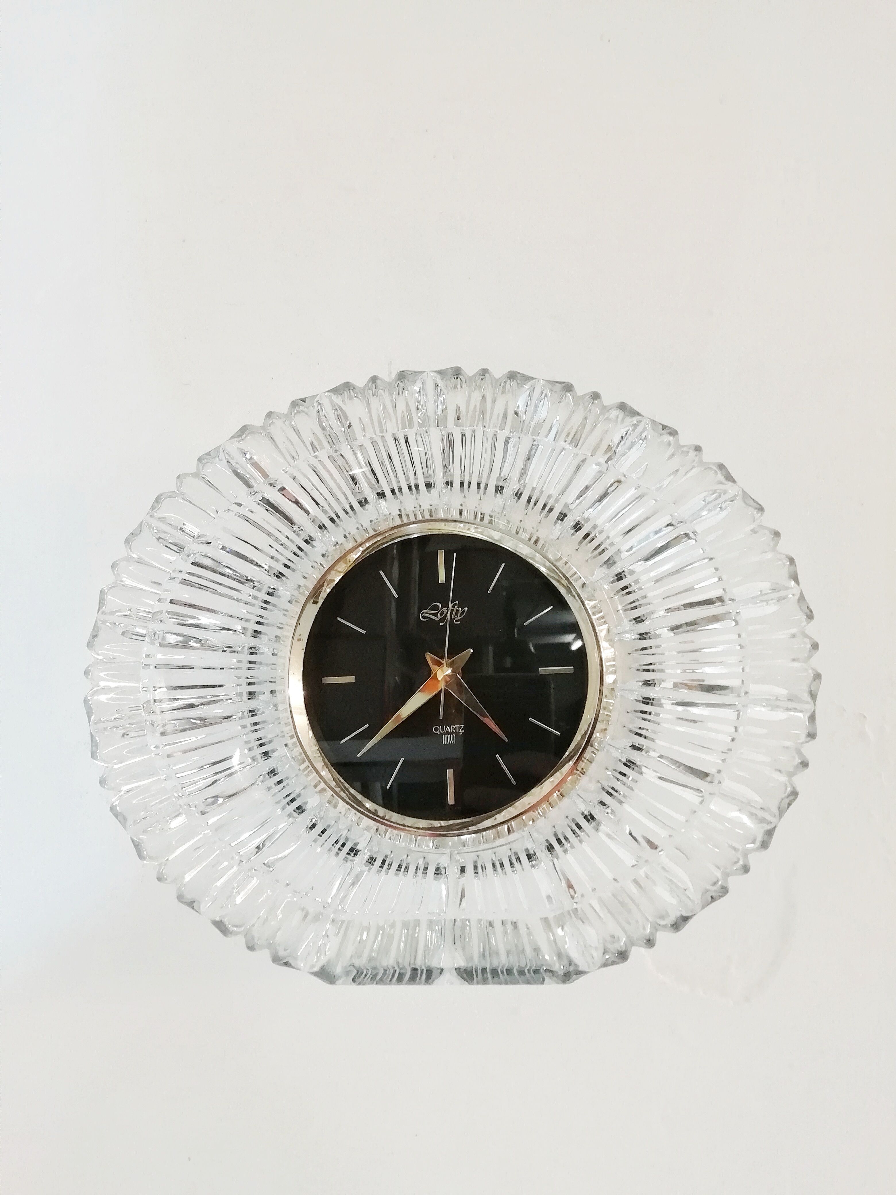 Horloge murale de la marque "Hoya"