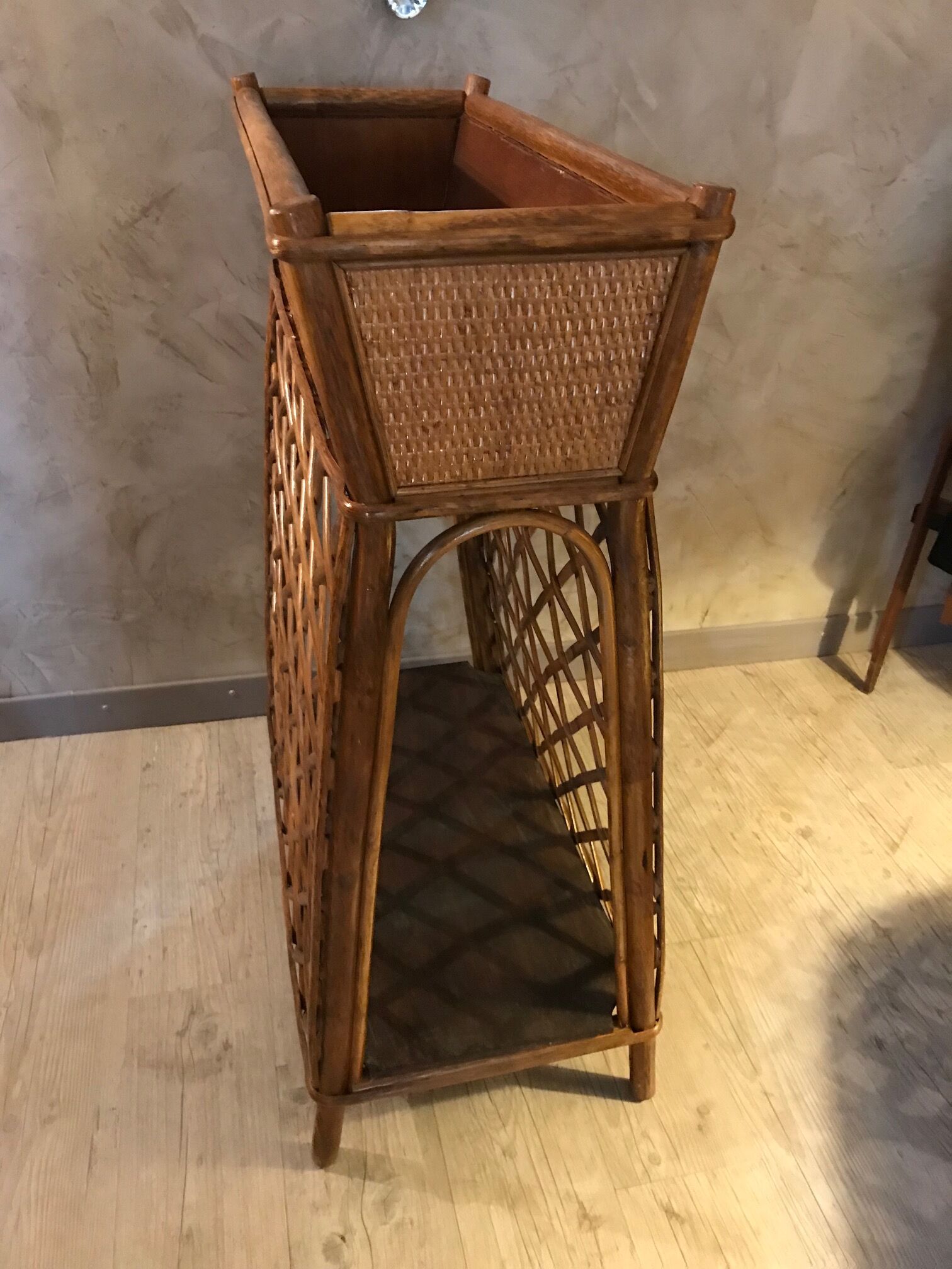 Jardinière en rotin