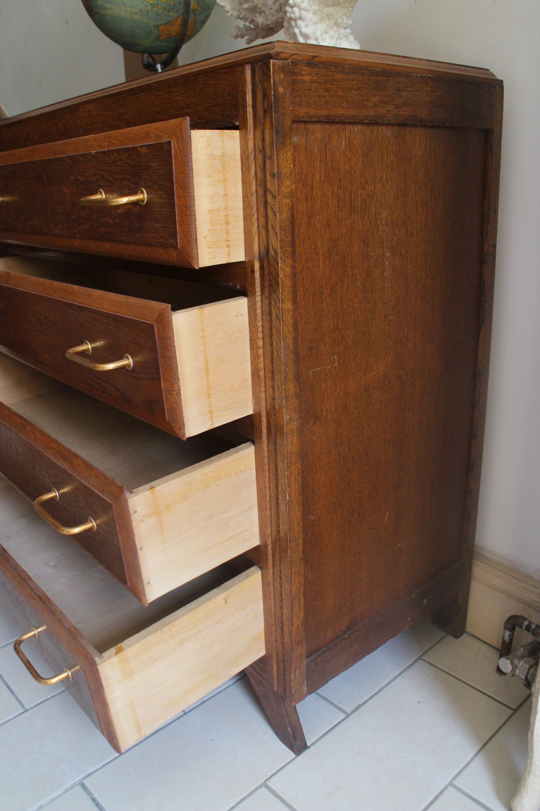 Chest of drawer compass feet