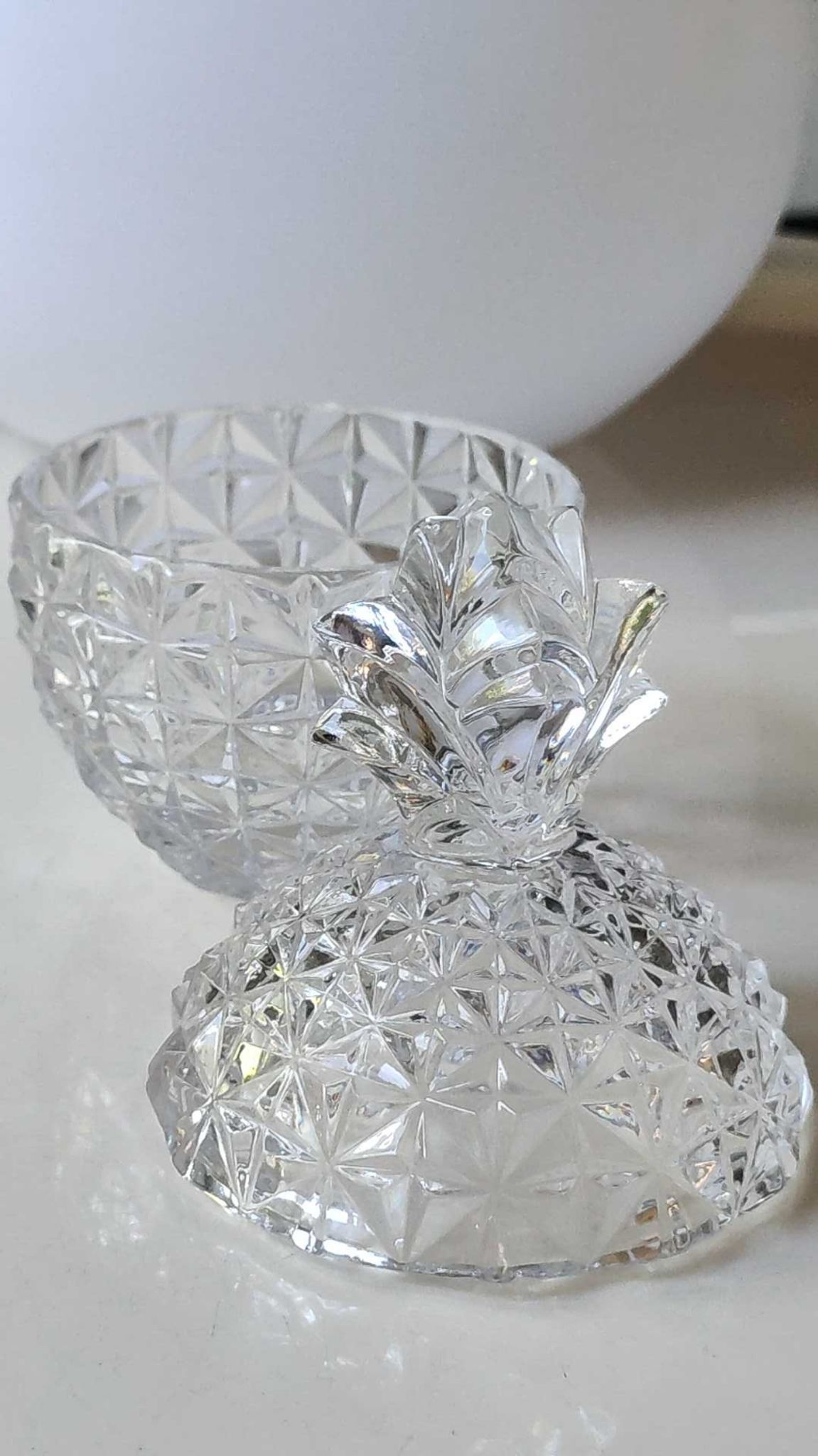 Sugar box in molded crystal