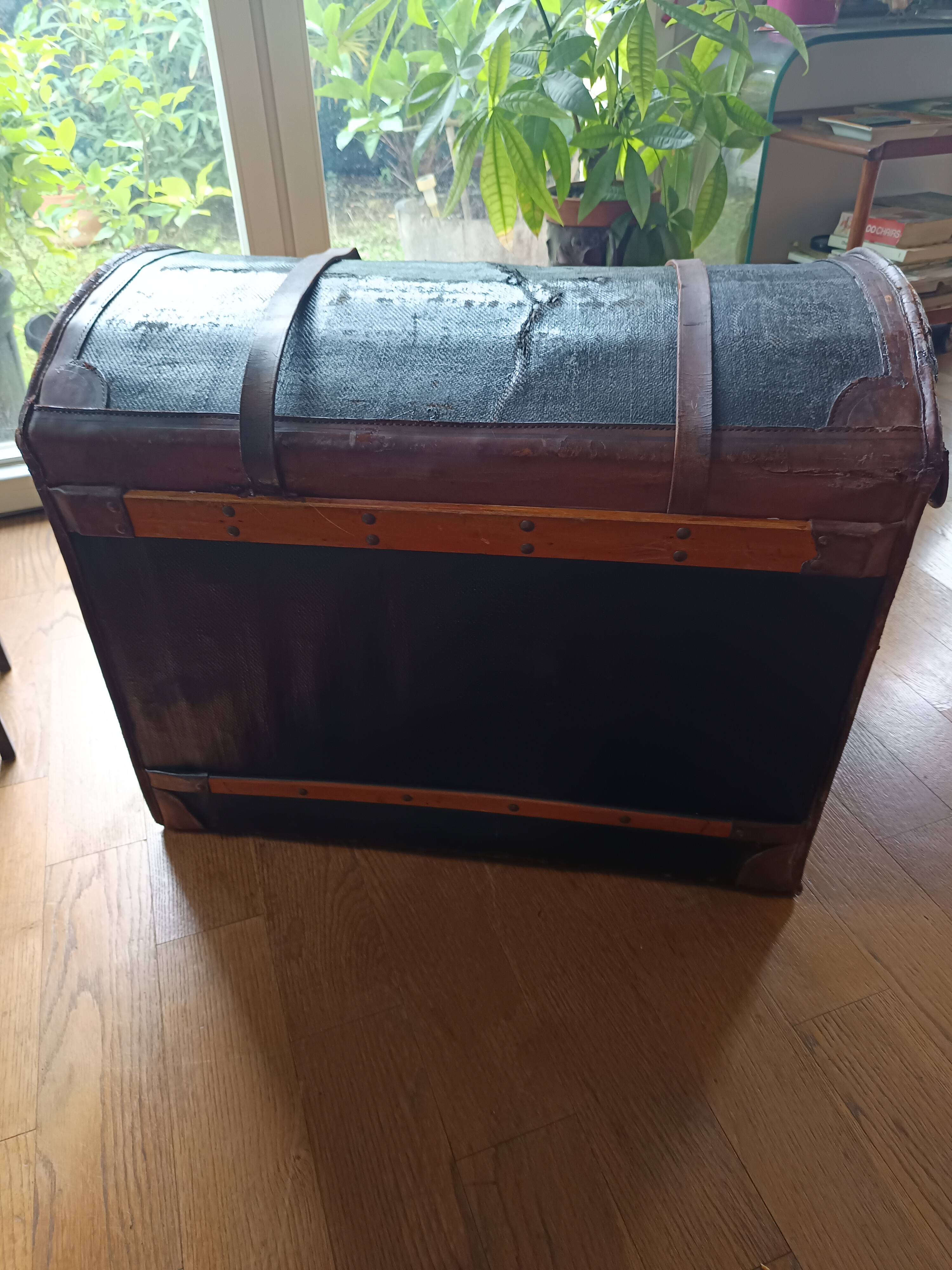 Curved travel trunk, Second Empire