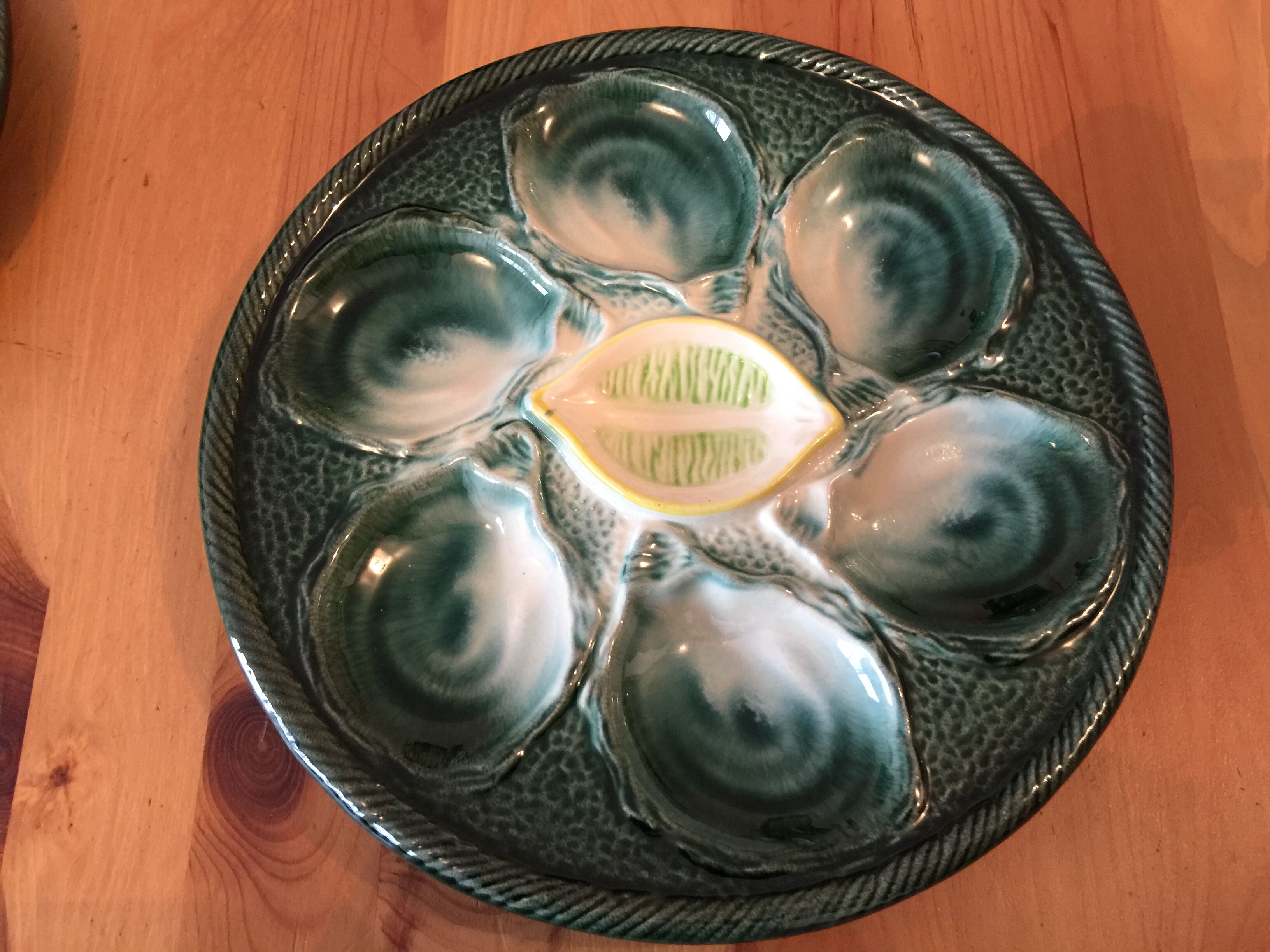 Plates in Oysters Barbotine Saint Clément