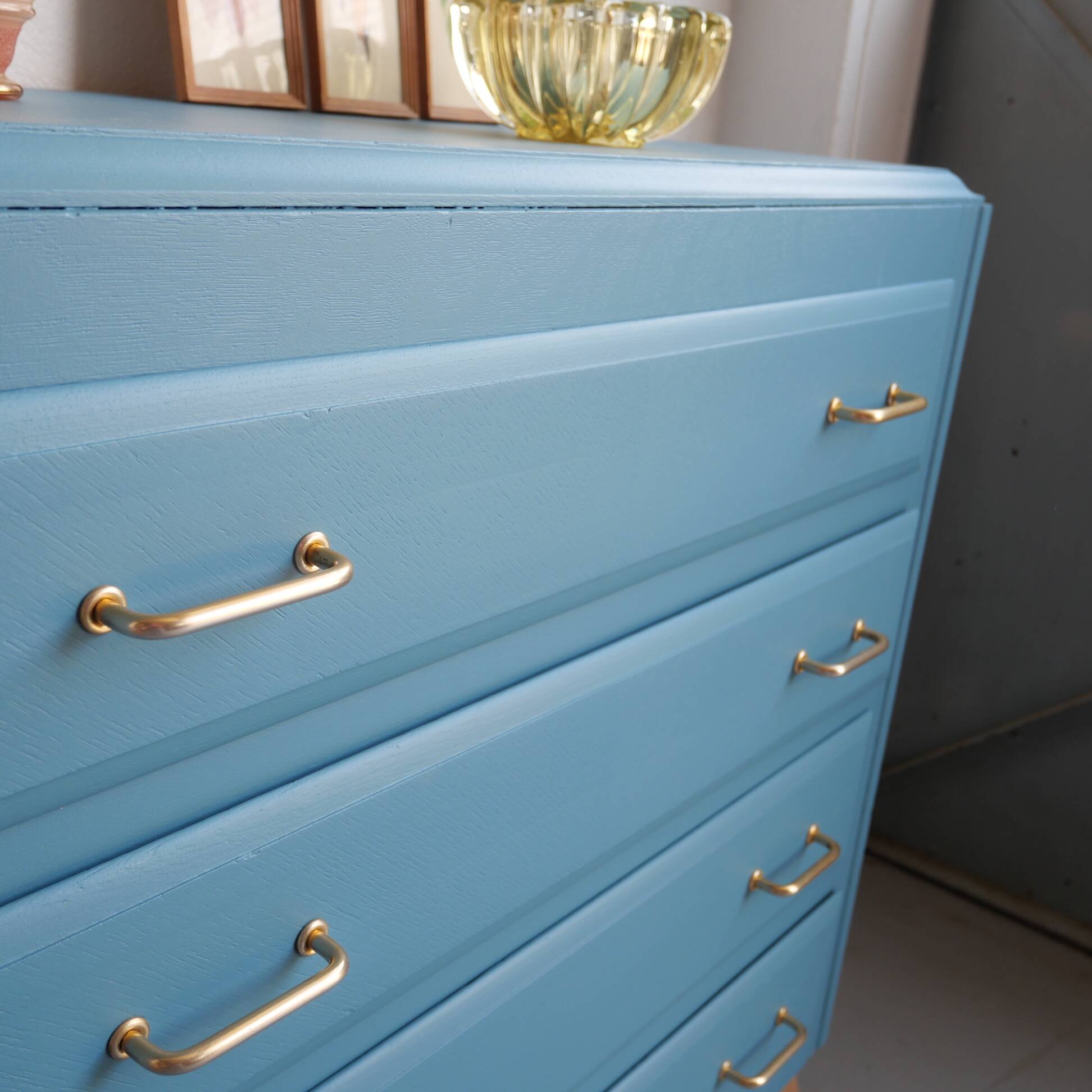 Vintage chest of drawers