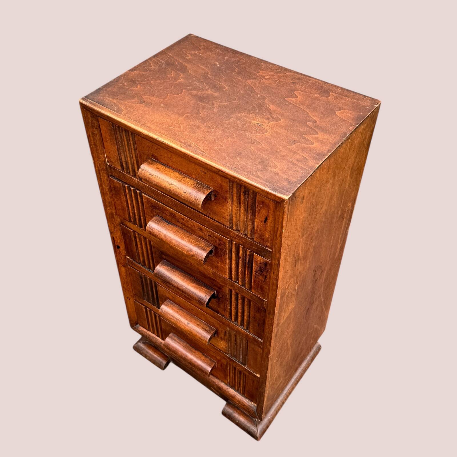 Antique chest of drawers with 5 drawers