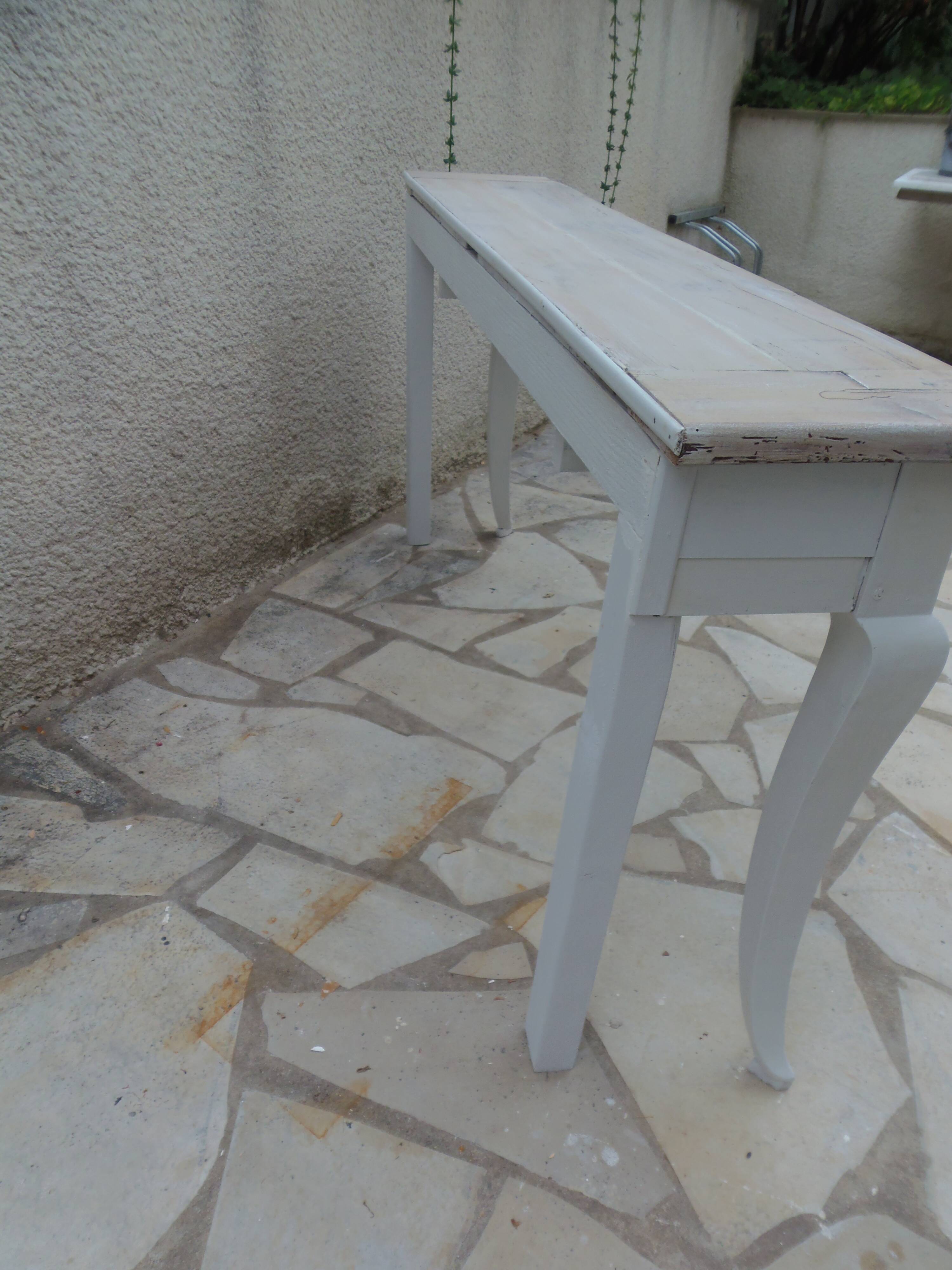 Console with a weathered grey cotton base, top in bleached walnut.