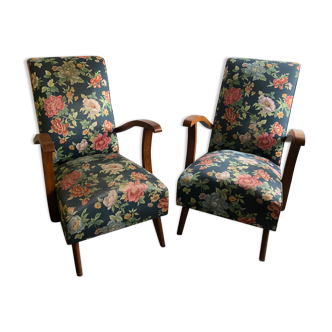 Duo of vintage armchairs to be upholstered