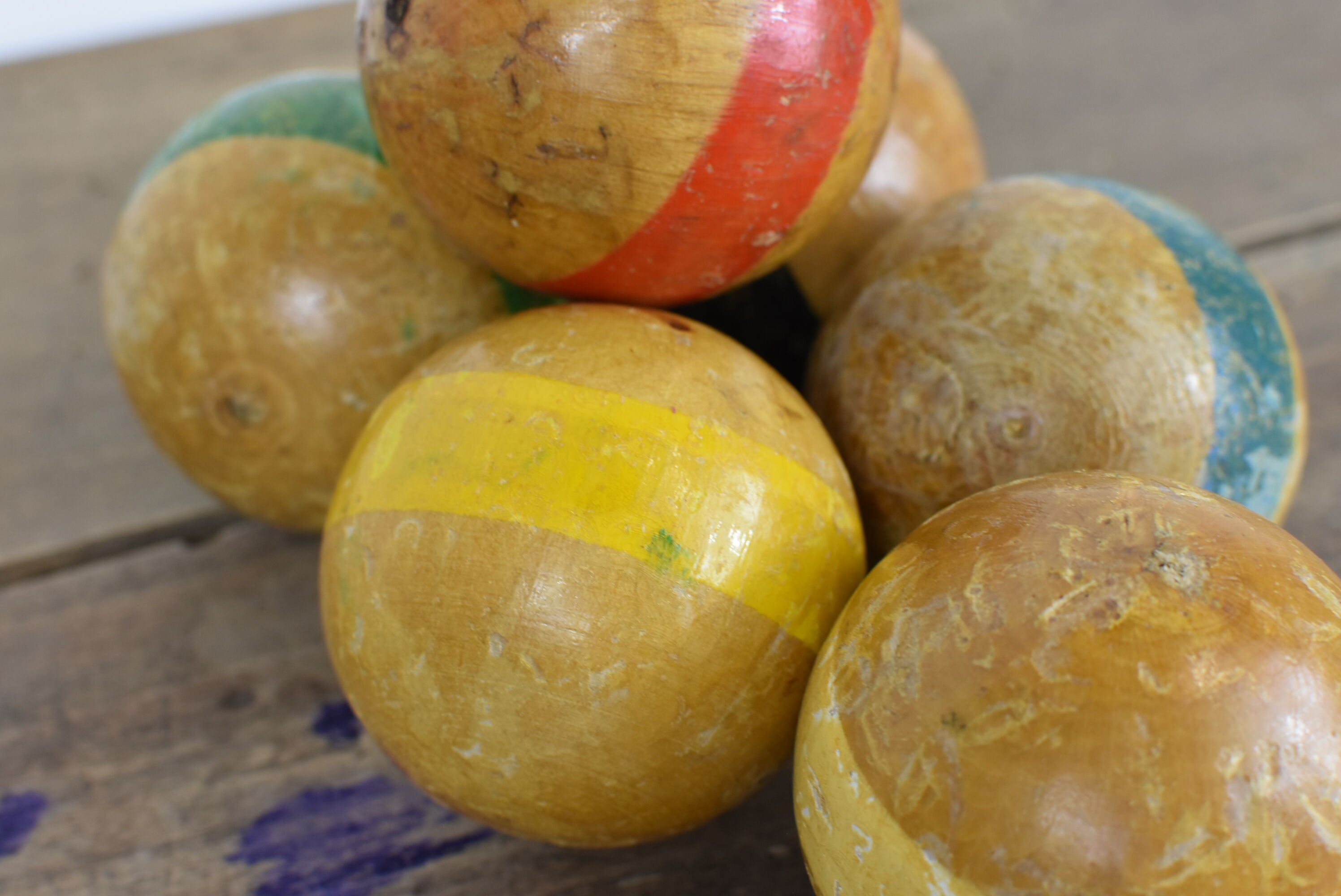 Set of 6 wooden balls.