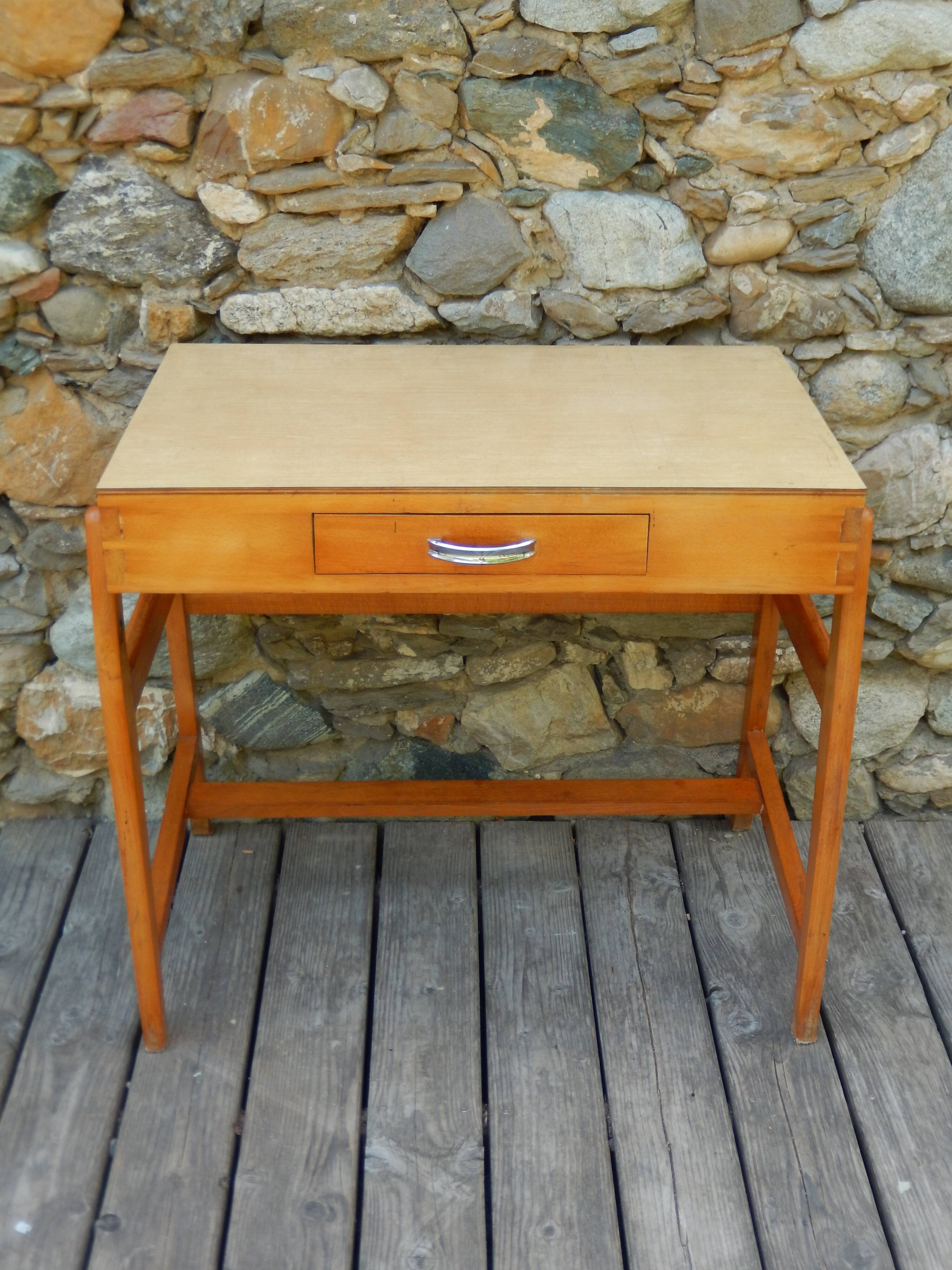 Small desk and vintage Scandinavian chair from the 50s-60s by Niels Otto Möller.