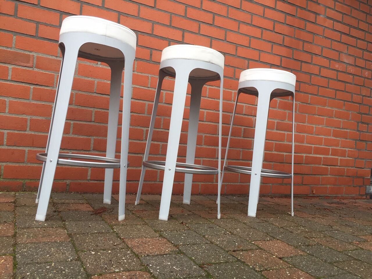 Leonardo Rossano metal and leather stool for Lapalma, Italy