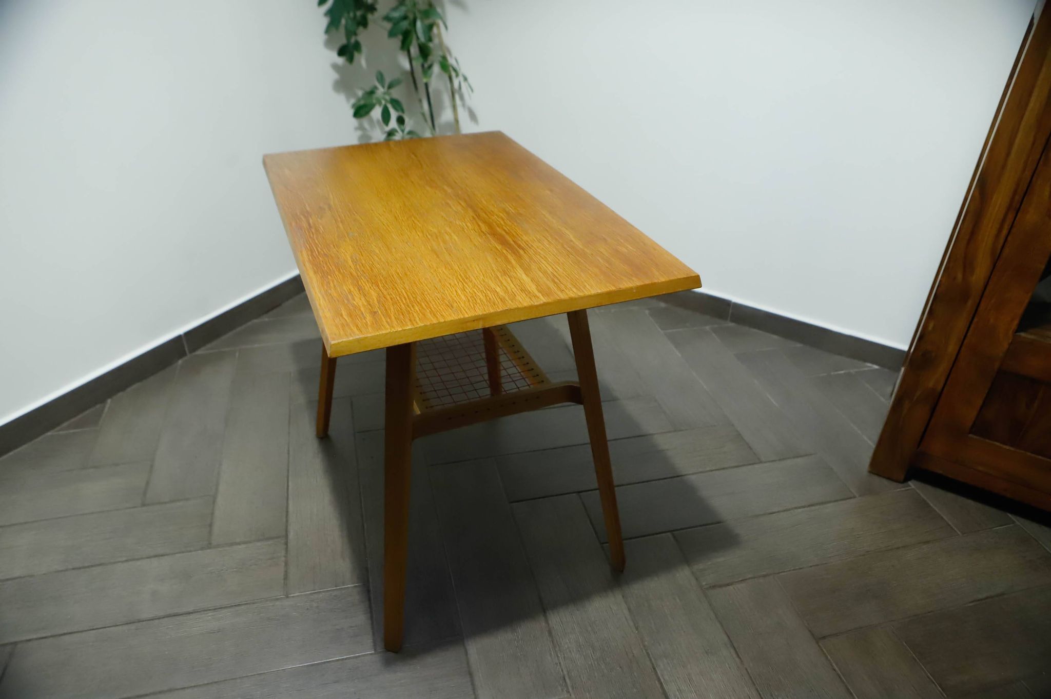 Brussels Style Retro Table with Red Woven Shelf