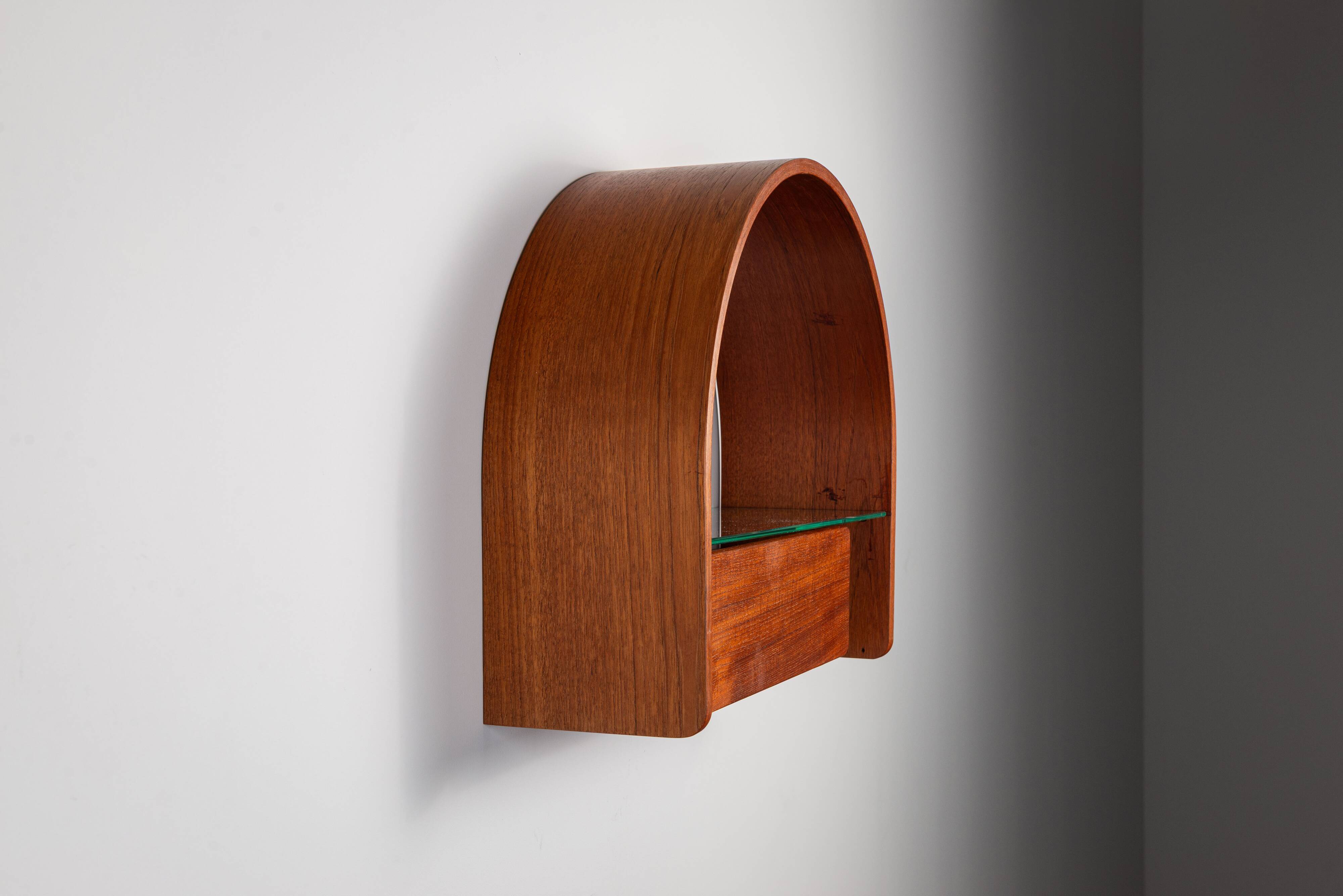 Domus wall console with lighting and glass