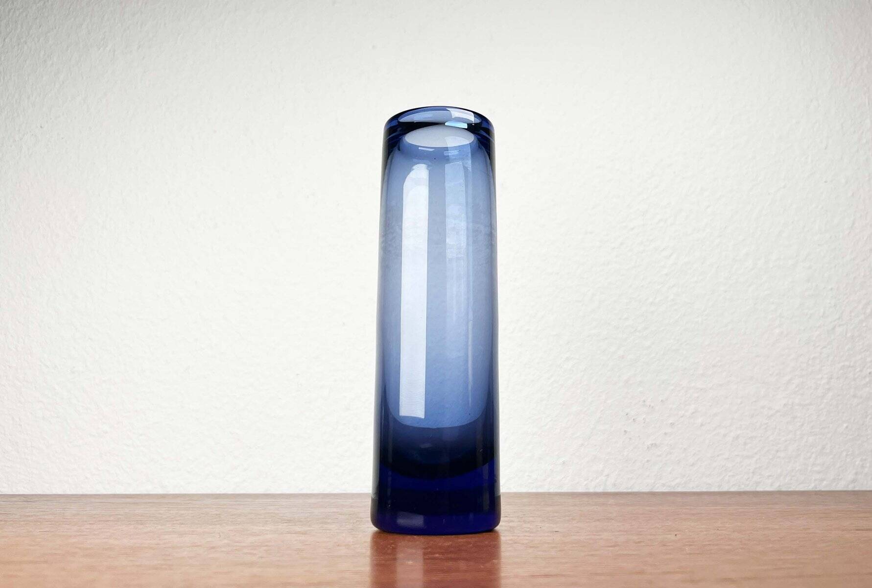 Blue glass vase from the Danish Mid-Century Modern Labrador series by Per Lütken for Holmegaard, 1950s.