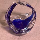 Cendrier en verre soufflé transparent et bleu avec une forme design