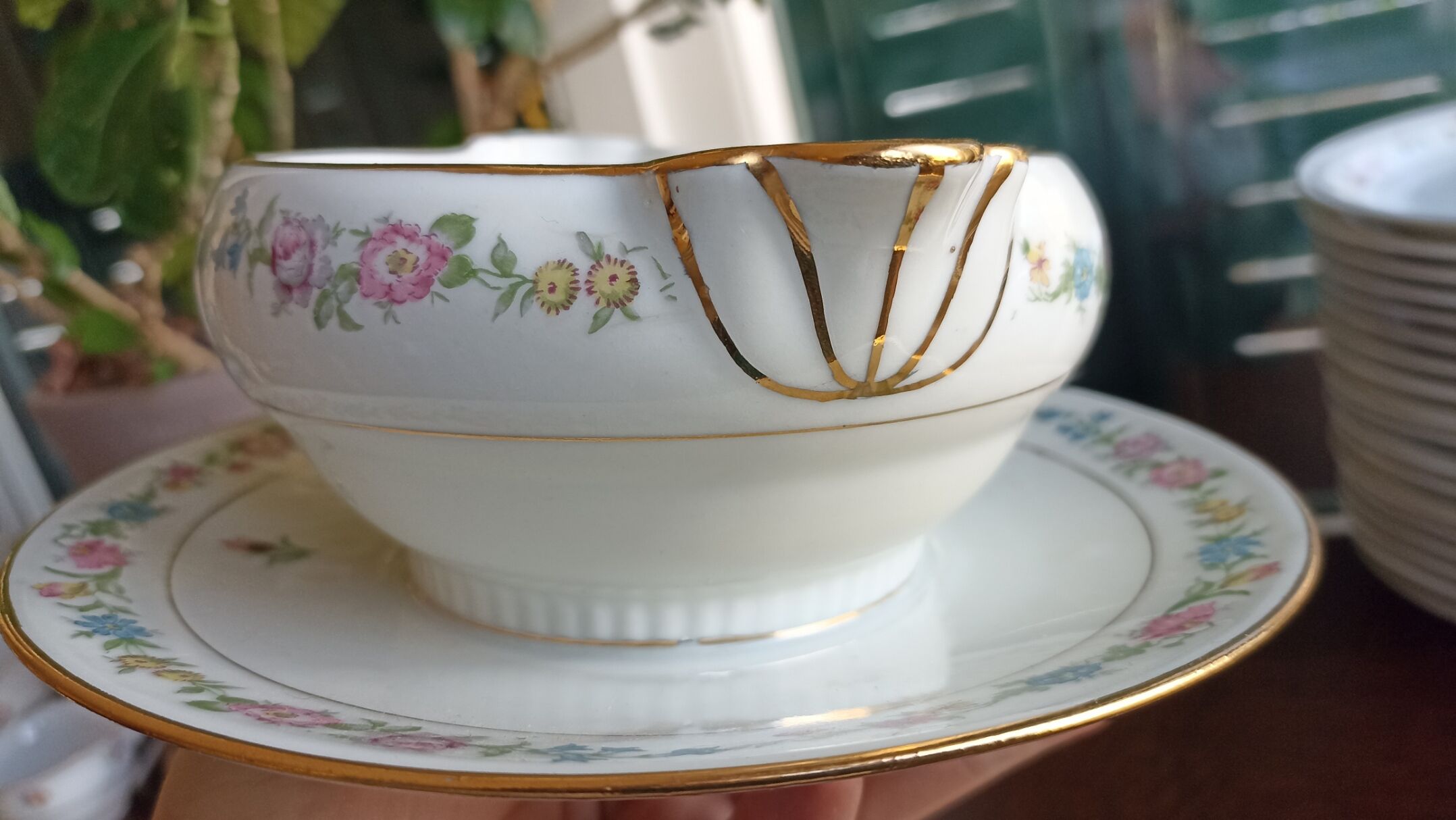 Saucière sur dormant fixe en porcelaine de Limoges - Porcelaine Limousine
