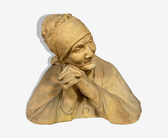 Buste de vieille femme au fichu Terre cuite patinée Berthe Gurardet 1867-1940