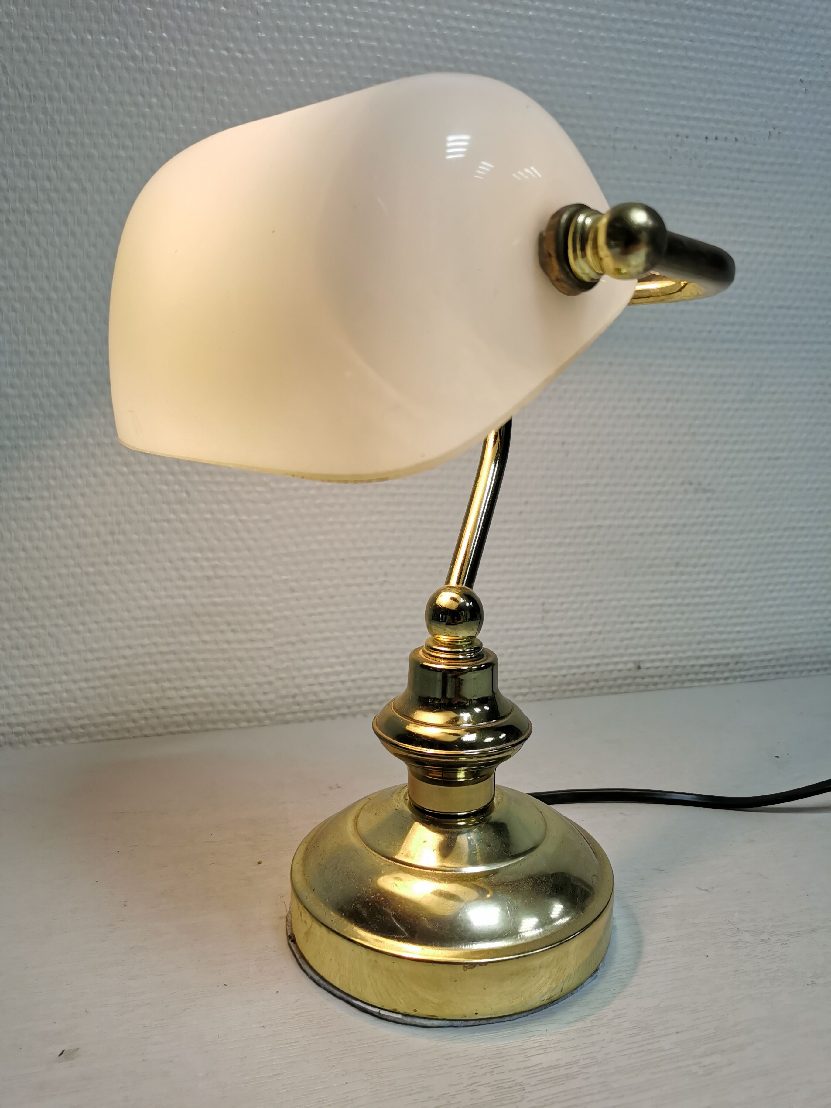 Small vintage desk lamp reading notary style