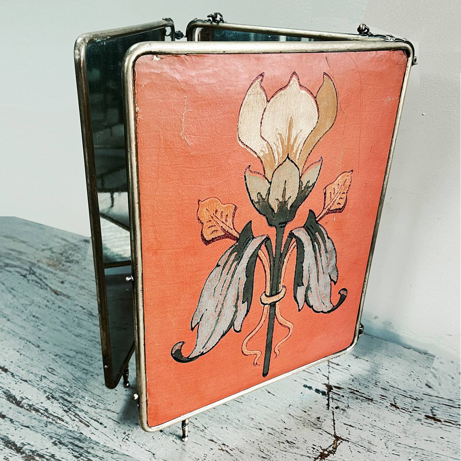 Very large triptych mirror from the early 20th century.