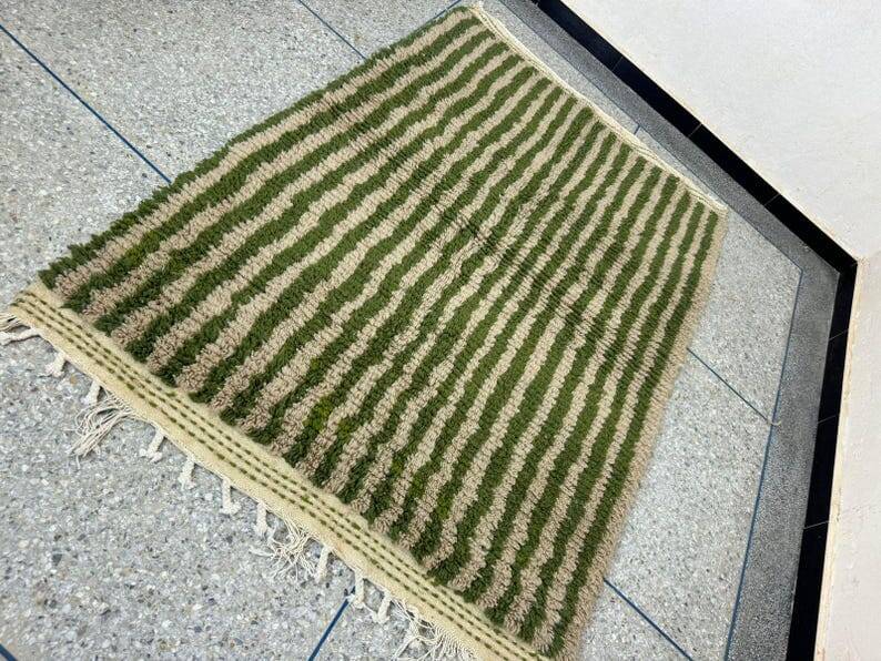 Handmade natural wool rug size 200 x 300 cm