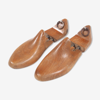 Pair wooden shoe trees
