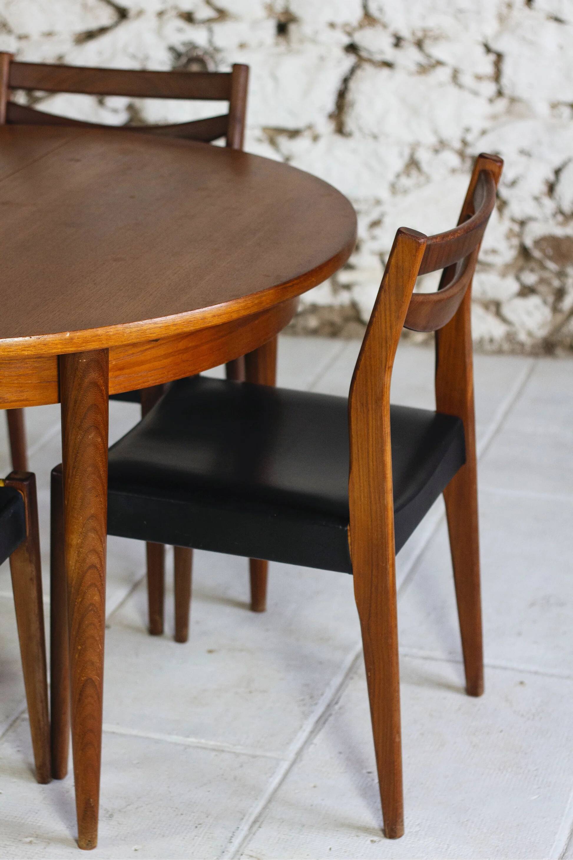 Vintage Scandinavian round teak table, 1960