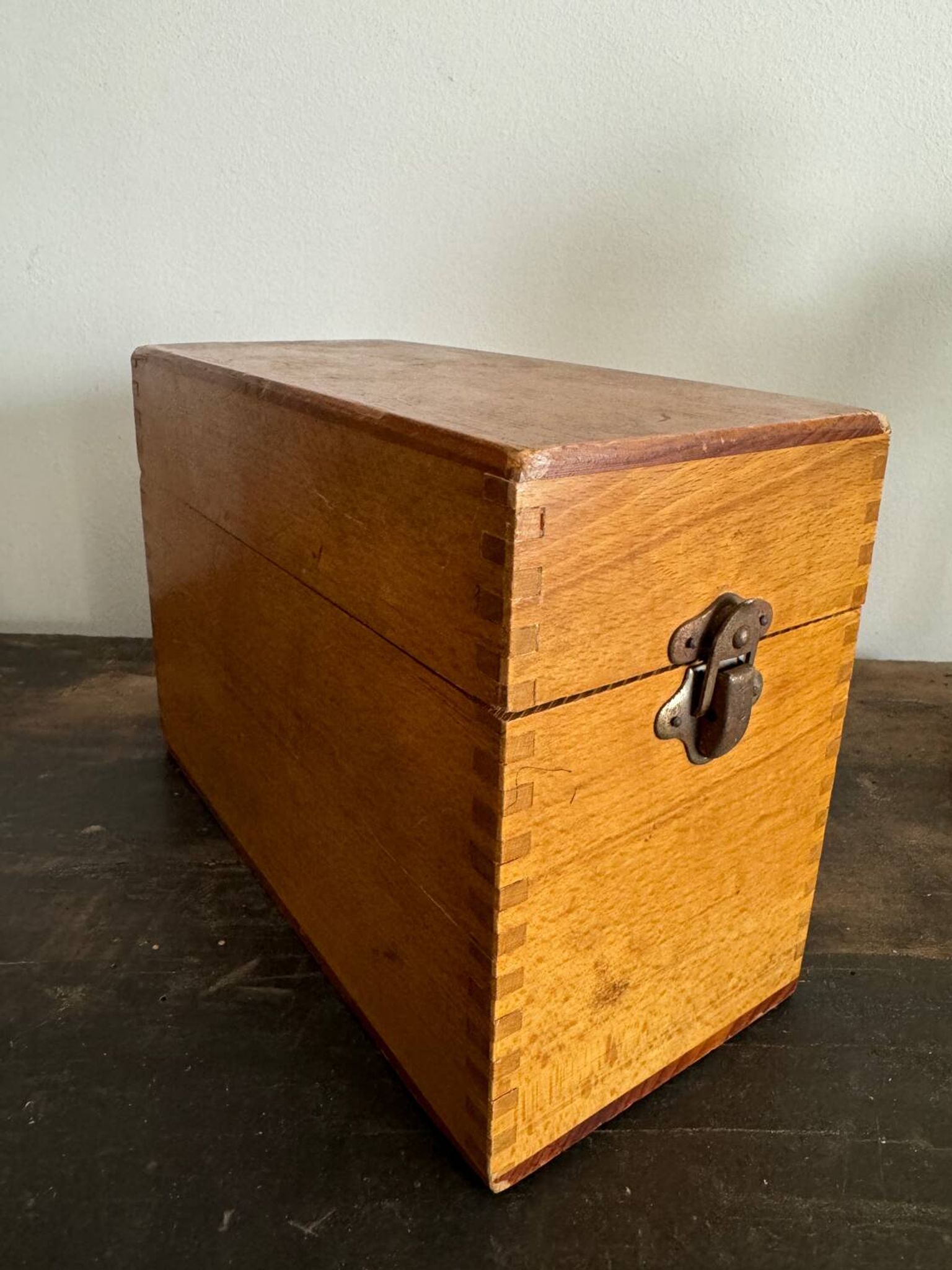 Ancienne boîte à fiches en bois