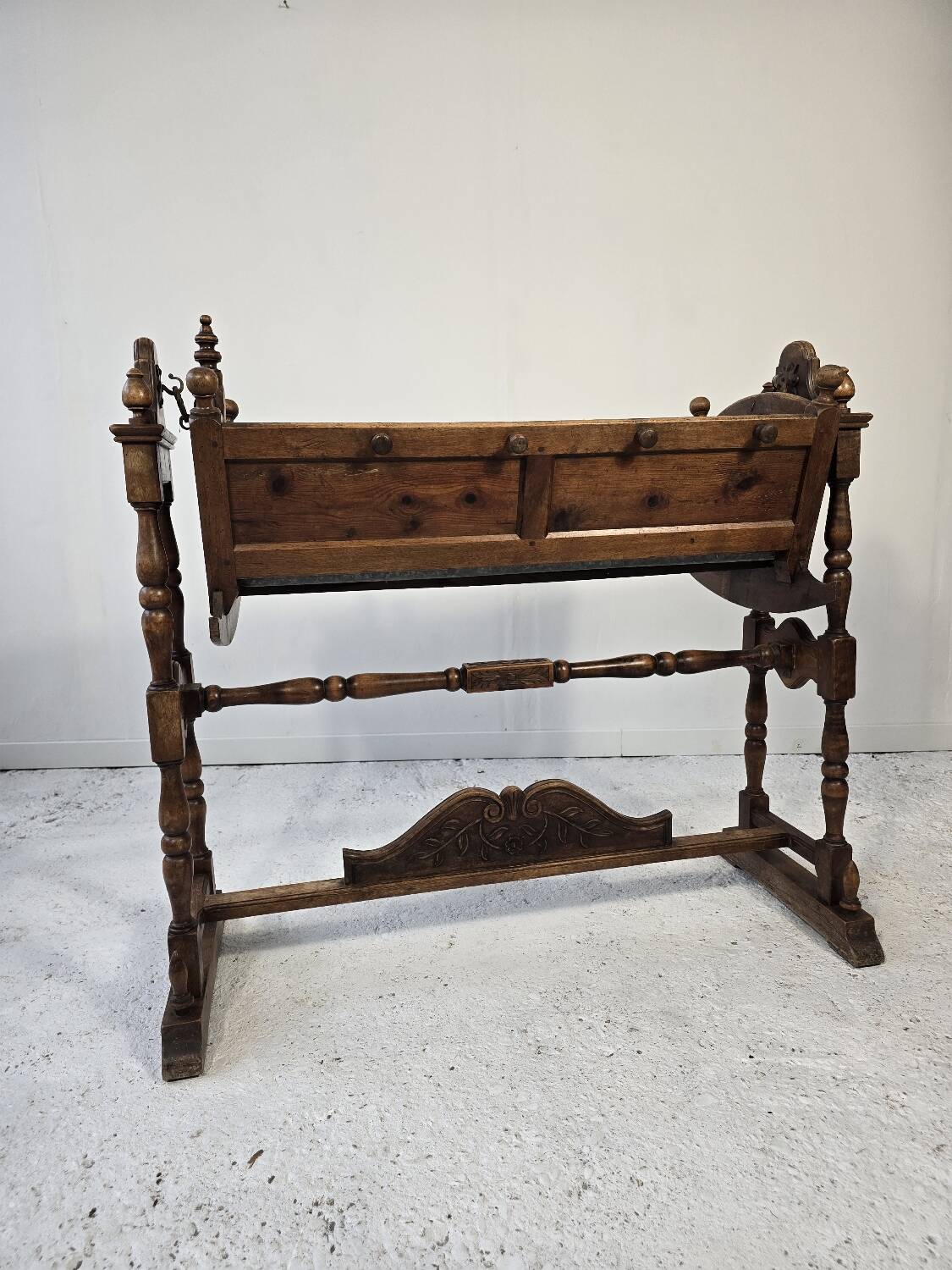 19th century cradle in carved fruitwood – Antique planter