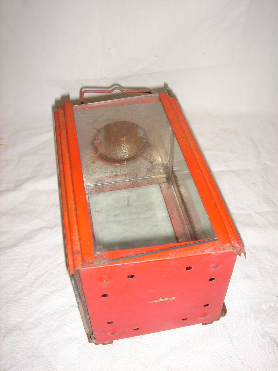 Lanterne en tôle rouge, 1970