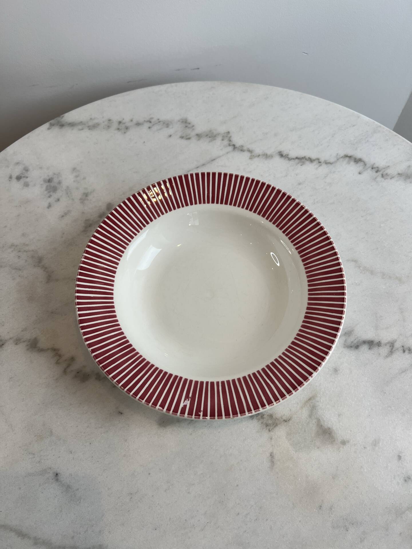 Assiette creuse Digoin Sarreguemines - modèle 9592 rayures rouge borde