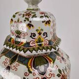Makkum Tichelaar lidded pot, hand-painted porcelain – Dutch