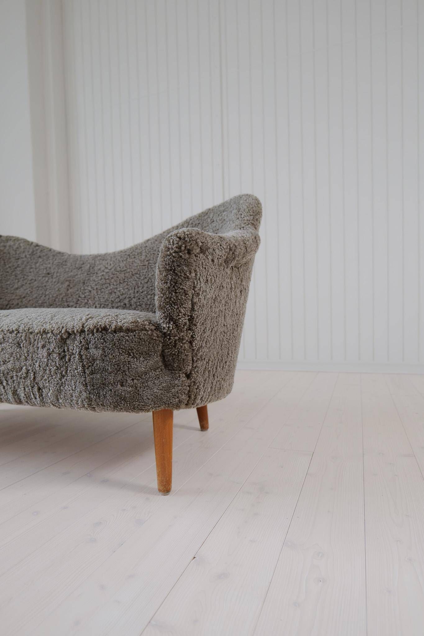 Canapé moderne du milieu du siècle en peau de mouton / shearling modèle 'Samspel' Carl Malmsten, 1956