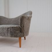 Canapé moderne du milieu du siècle en peau de mouton / shearling modèle 'Samspel' Carl Malmsten, 1956