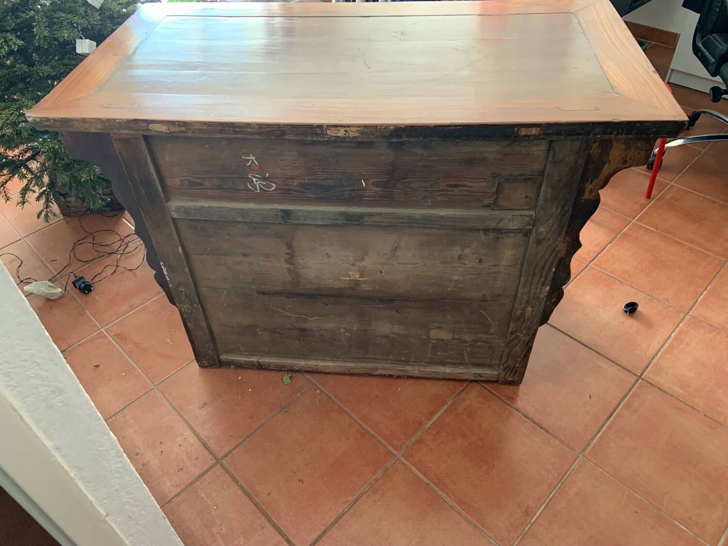 Antique Chinese carved furniture - Asian style