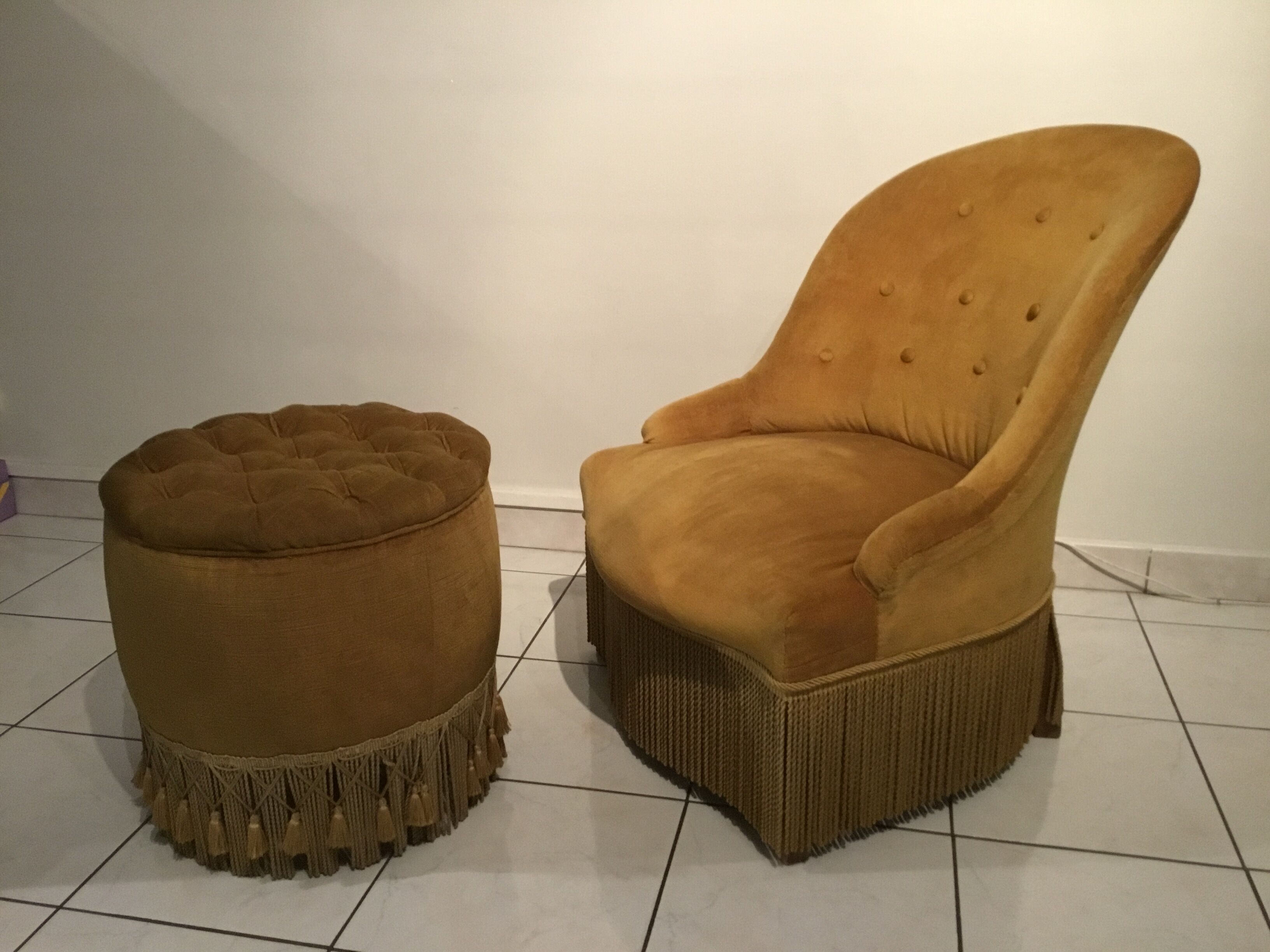 Fauteuil crapaud et son pouf