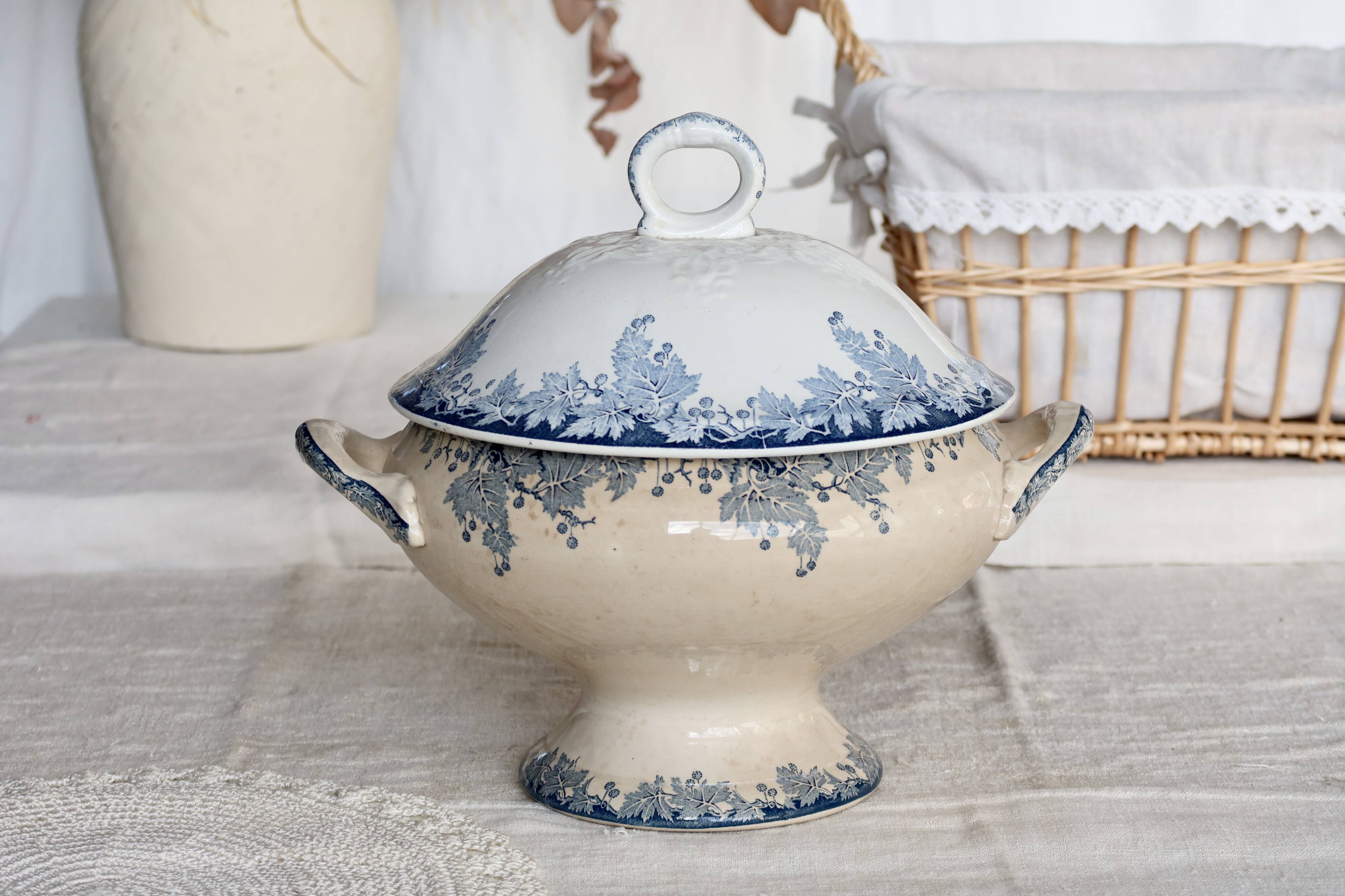 Vintage soup tureen, ironstone, Saint Amand Hamage Nord, Platane blue model.
